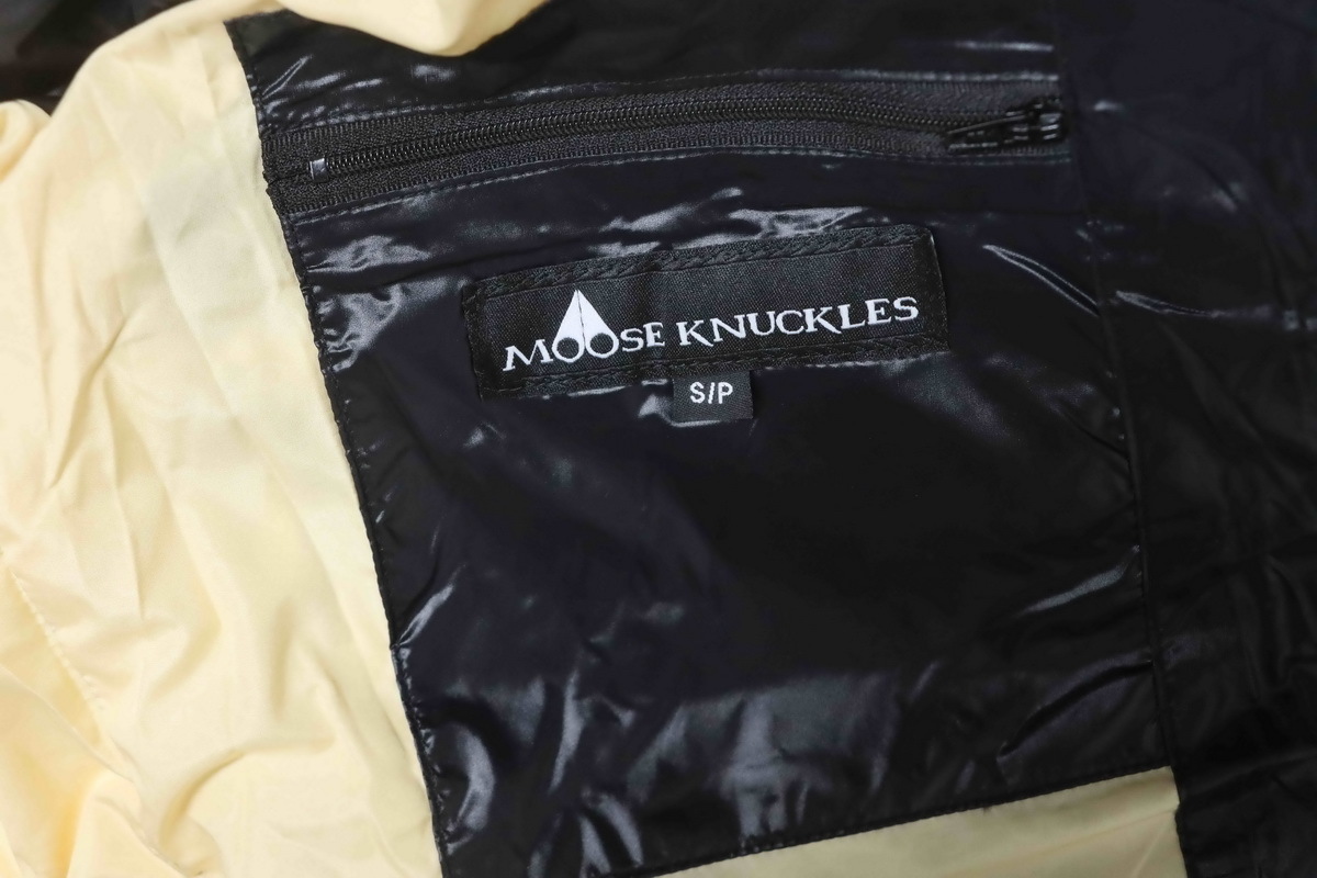 Moose Knuckles Black Stand-up Collar Down Jacket Gold Scissors