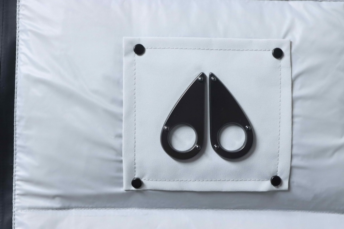 Moose Knuckles Glossy Down Vest White