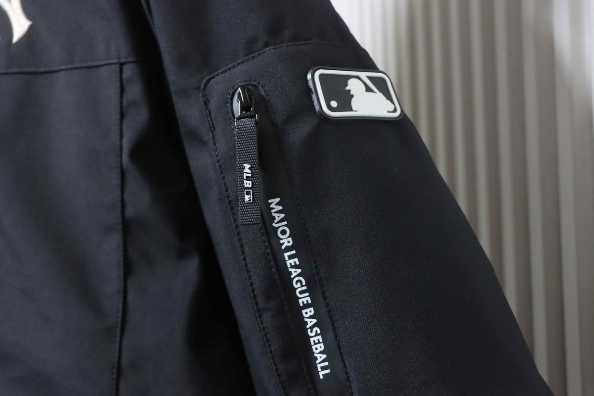  MLB 2nd Generation Black Workwear Down Jacket With Large Fur Collar