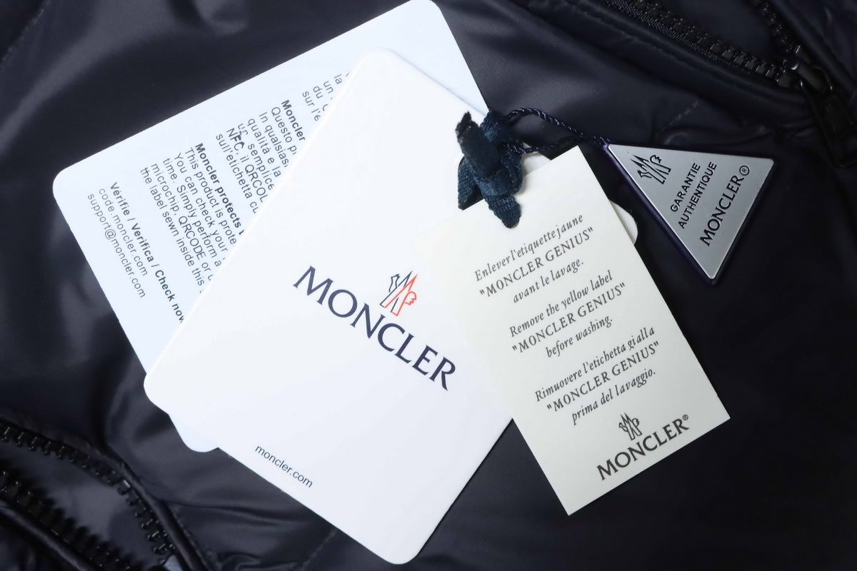  Moncler Logo Patch Zippered Stand-up Collar Black Down Jacket