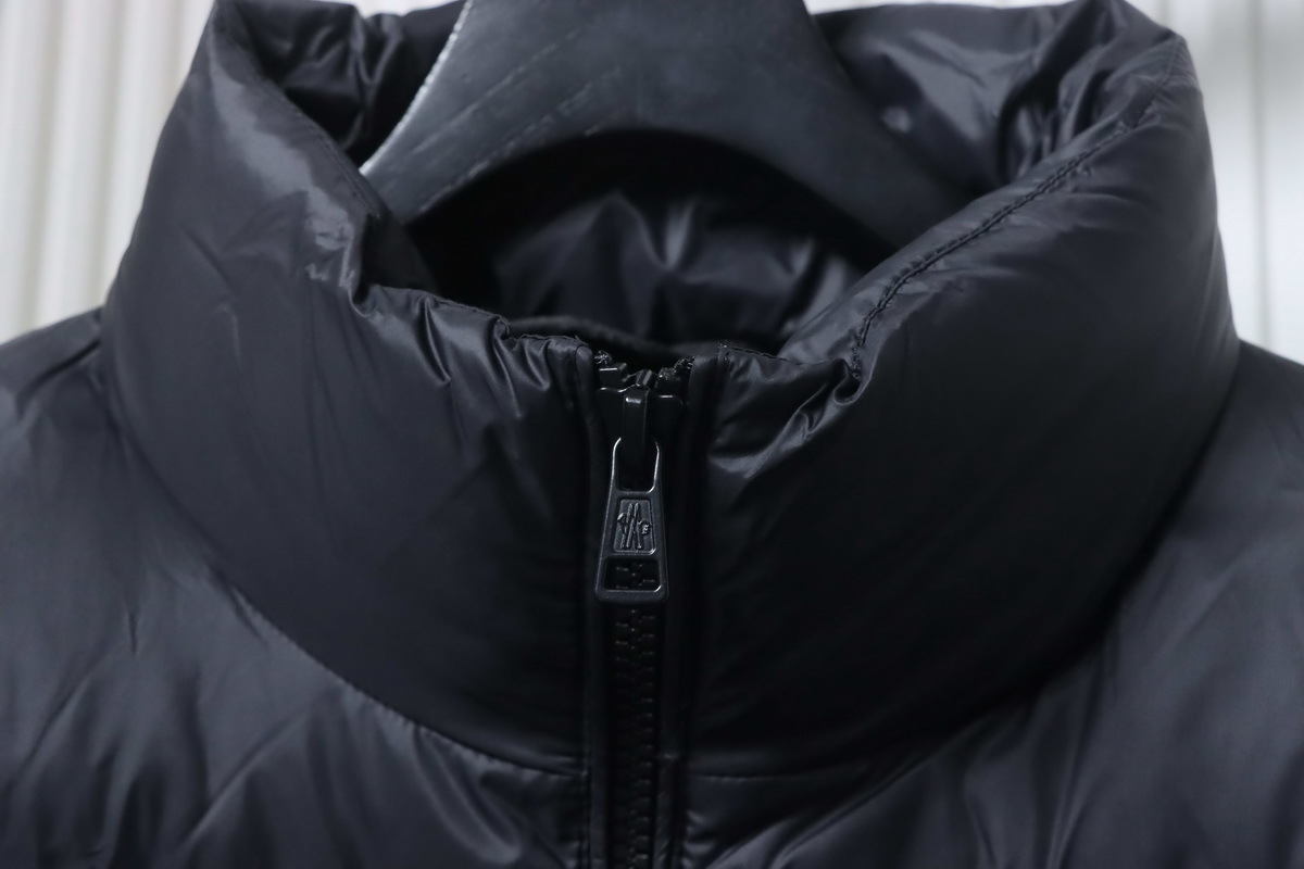  Moncler Logo Patch Zippered Stand-up Collar Black Down Jacket