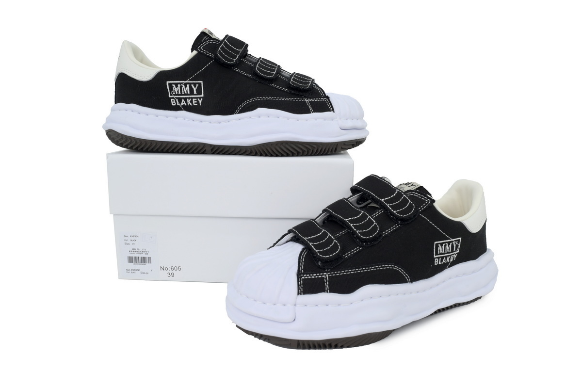 MIHARA YASUHIRO Black And White NO.605