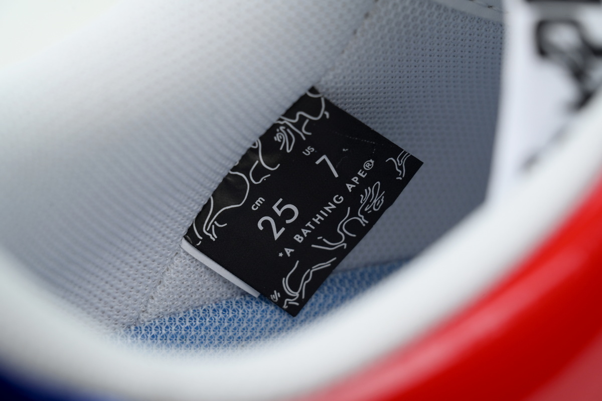 A BATHING APE Red Shark IG30-191-002