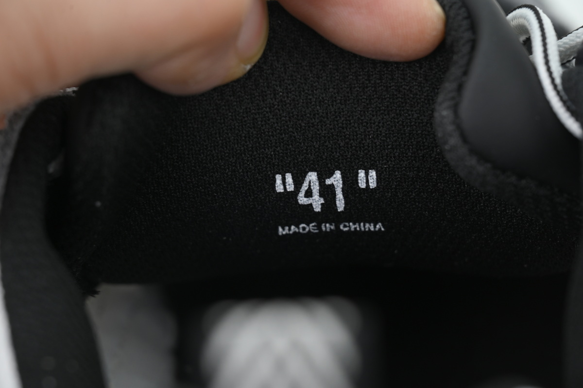 Off White Be Right Back Sneakers Black And White OMIA295S 26LEA00 10110