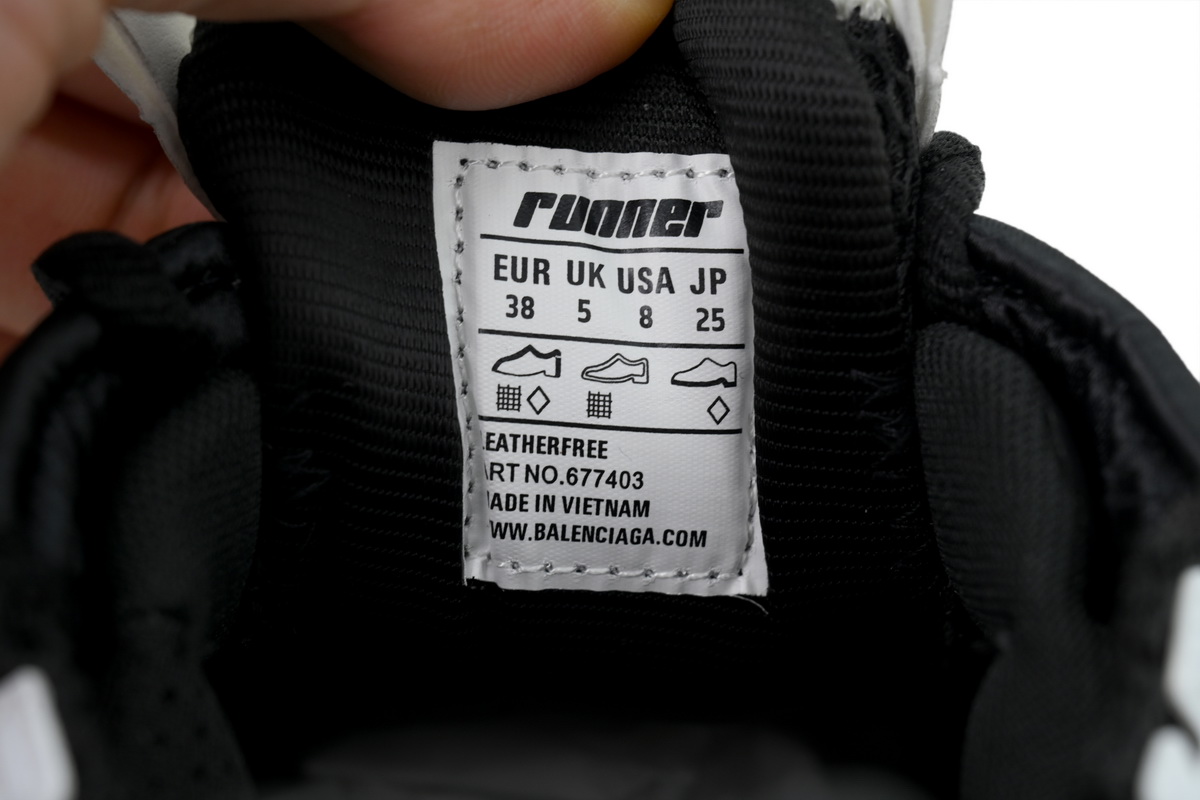 【TOP PK Batch】Balenciaga Runner Black White LED 677403 W3RB2 9010