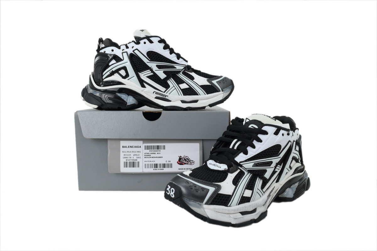 【TOP PK Batch】Balenciaga Runner Black White LED 677403 W3RB2 9010
