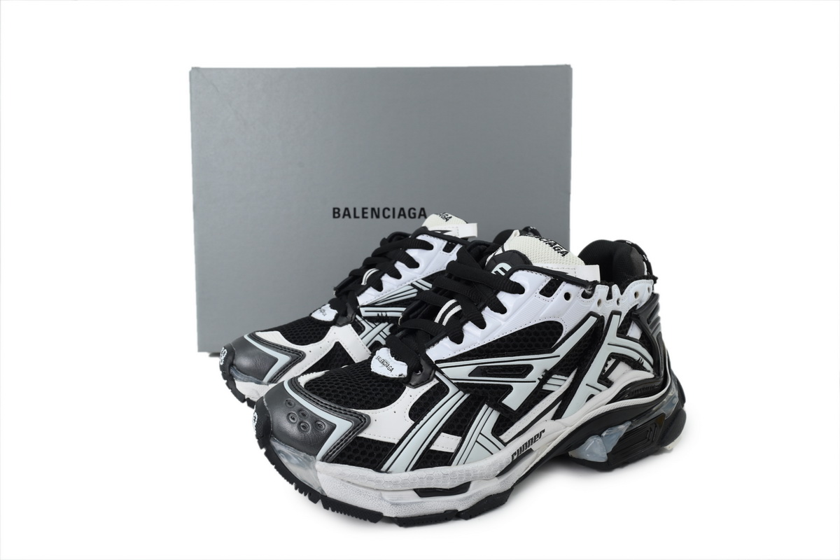 【TOP PK Batch】Balenciaga Runner Black White LED 677403 W3RB2 9010