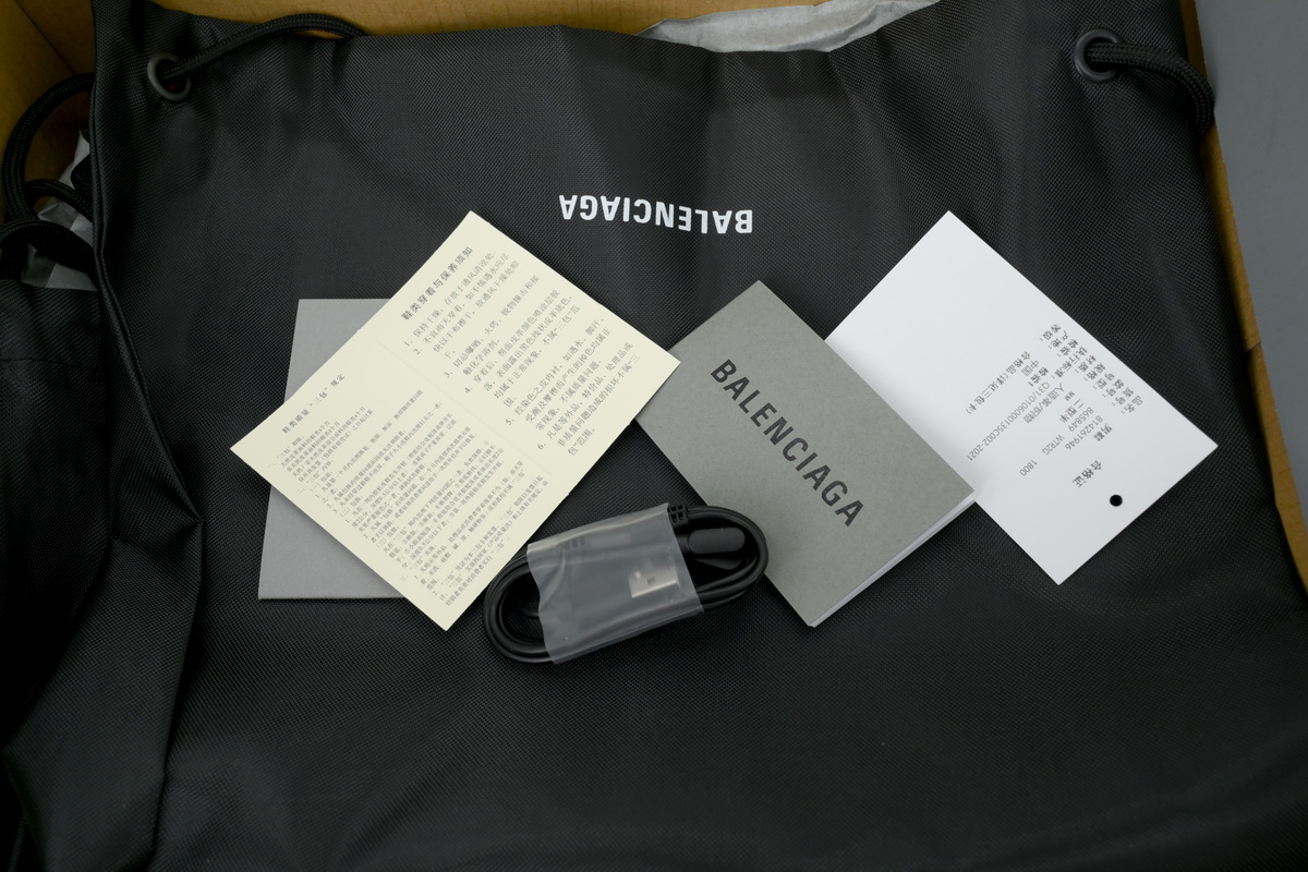 【TOP PK Batch】Balenciaga Runner Black White LED 677403 W3RB2 9010