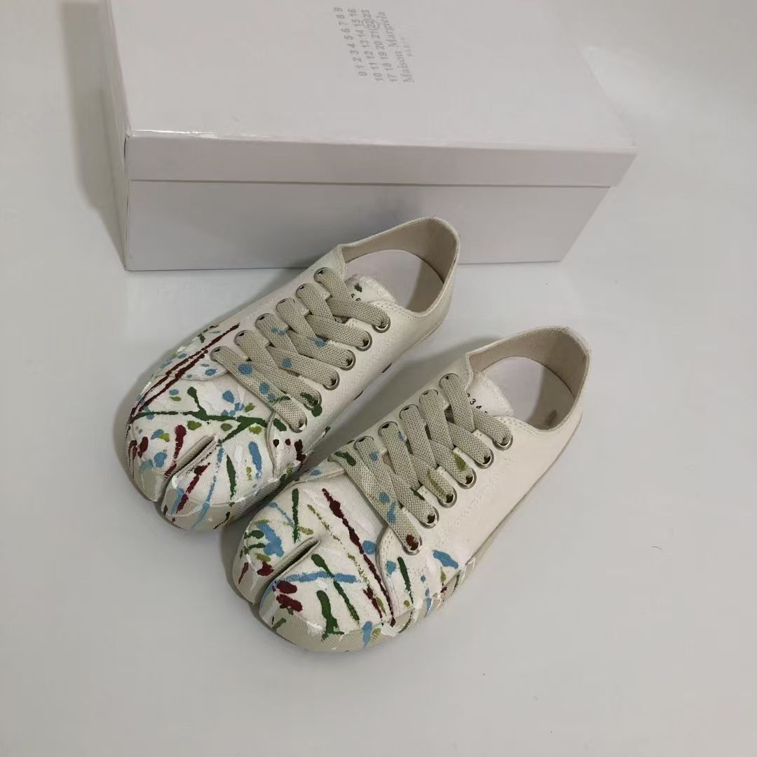 Maison Margiela Tabi 'Embroidered Logo - Black'