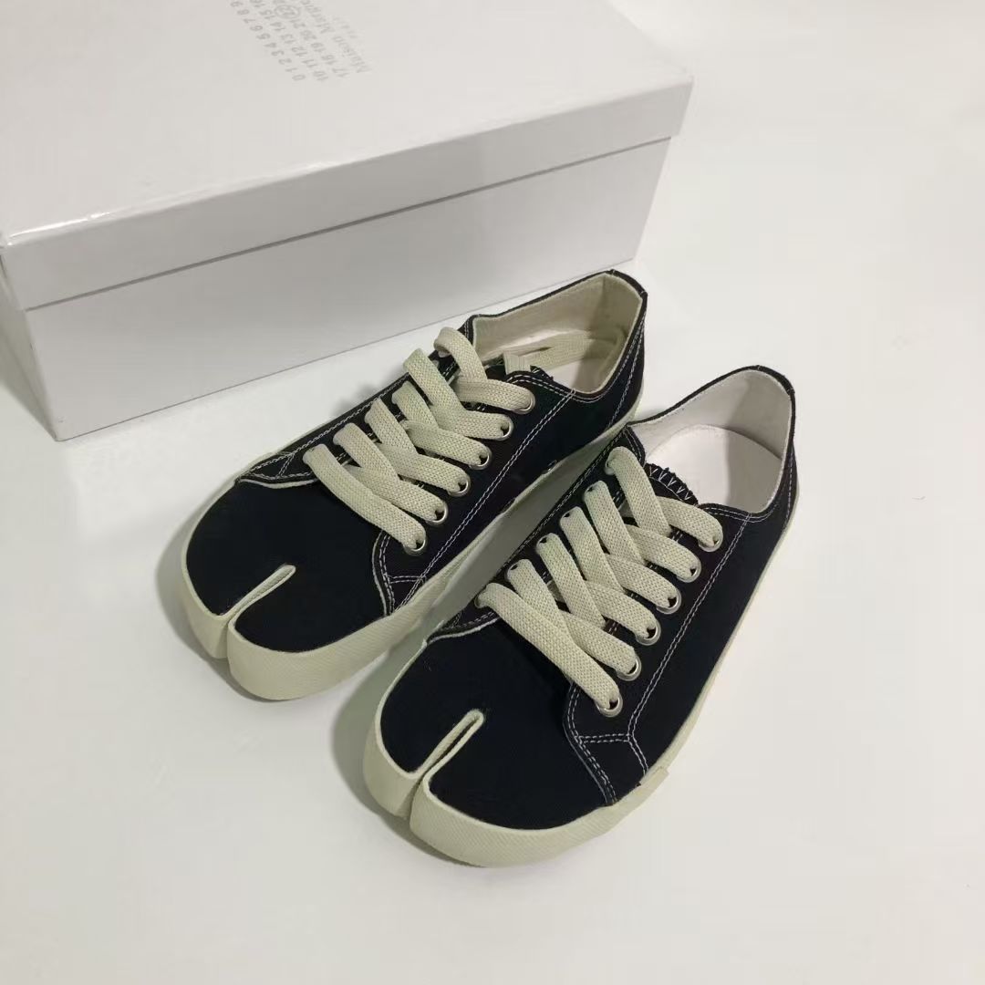 Maison Margiela Tabi 'Embroidered Logo - Black'