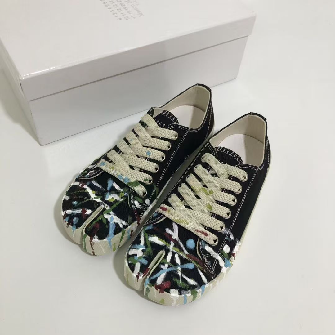 Maison Margiela Tabi 'Embroidered Logo - Black'