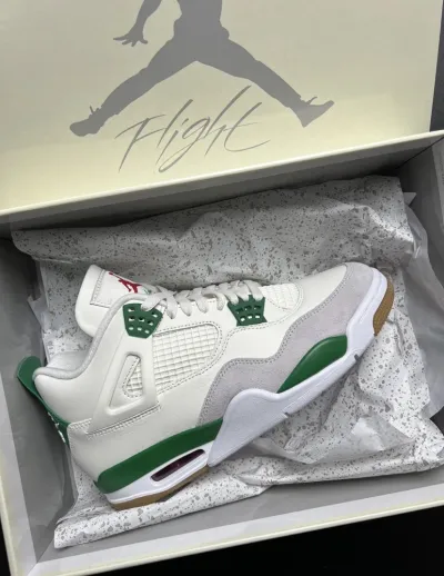 PK God Batch Jordan 4 Retro SB Pine Green DR5415-103 review Bryan Ceniceros 01