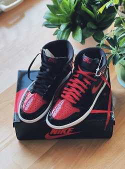 LJR Batch Air Jordan 1 Retro High OG Patent Bred  555088-063 review chloe morla 03