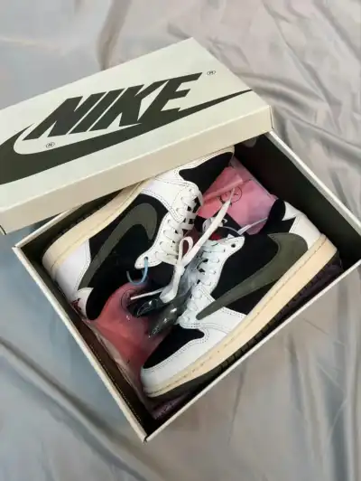 LJR Batch Air Jordan 1 Retro Low OG SP Travis Scott Olive (W) DZ4137-106 review Christian Diaz 00