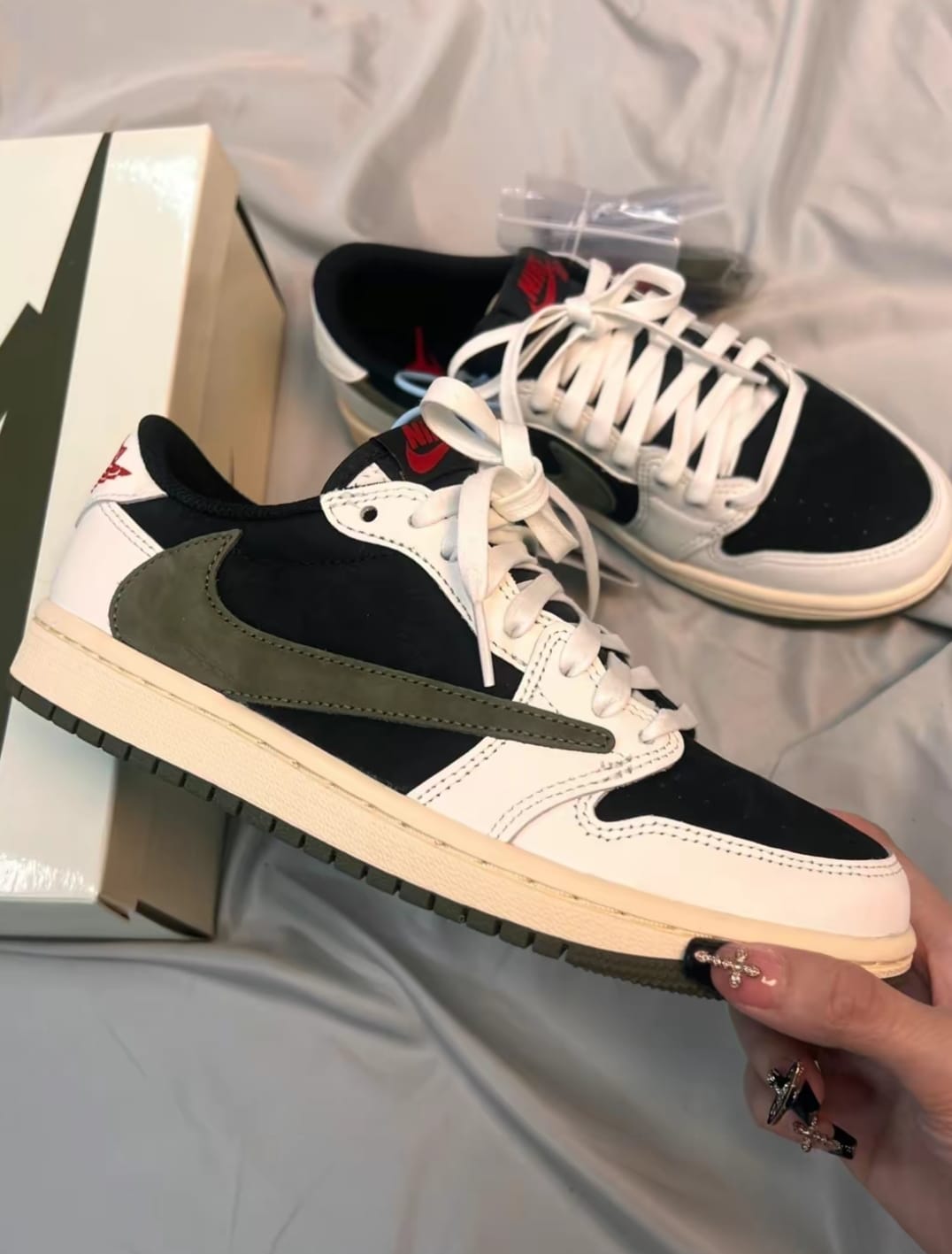 LJR Batch Air Jordan 1 Retro Low OG SP Travis Scott Olive (W) DZ4137-106 review Christian Diaz 02