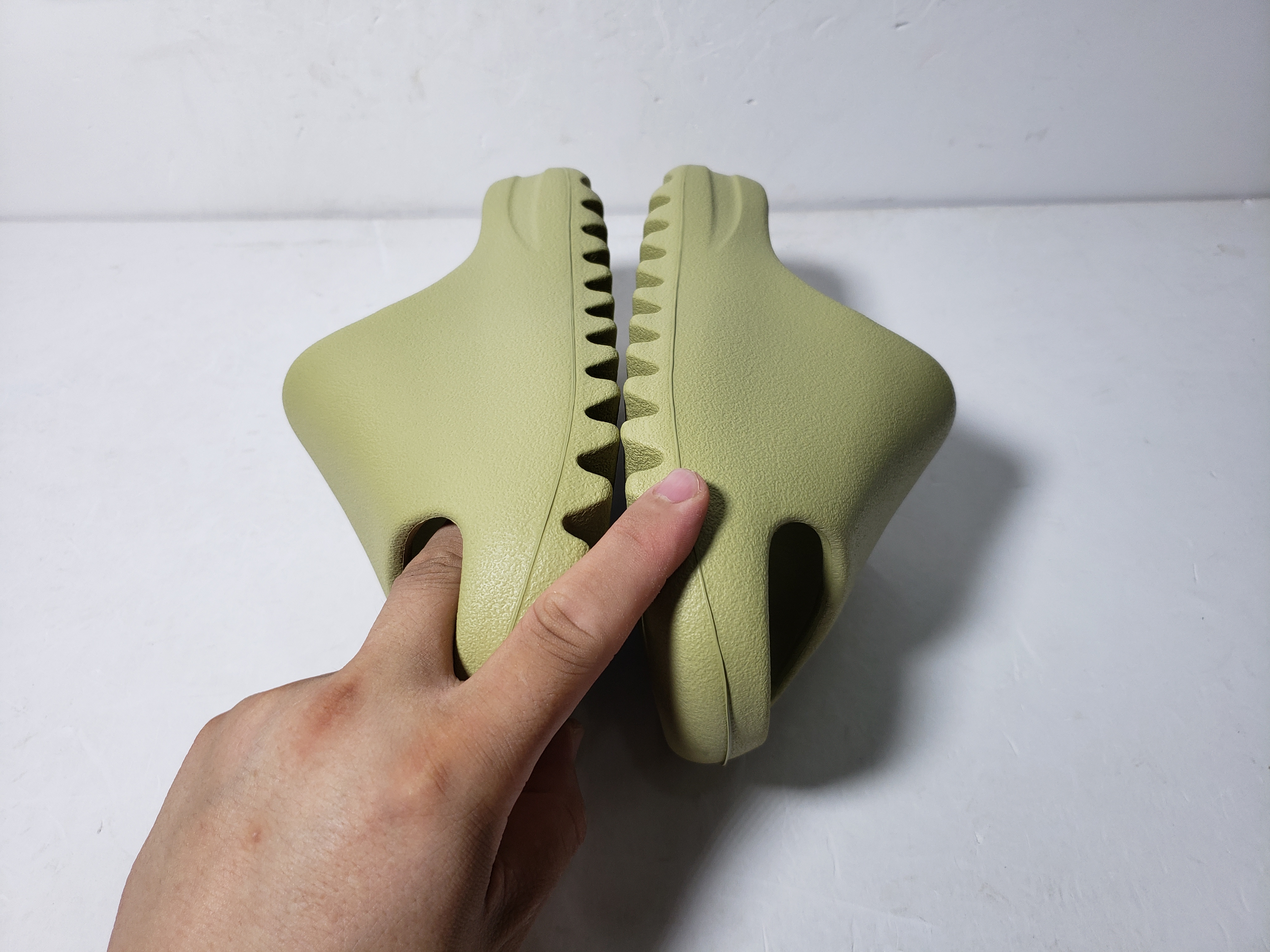 PK God Batch adidas Yeezy Slide Resin FZ5904 review stockxkicks 03