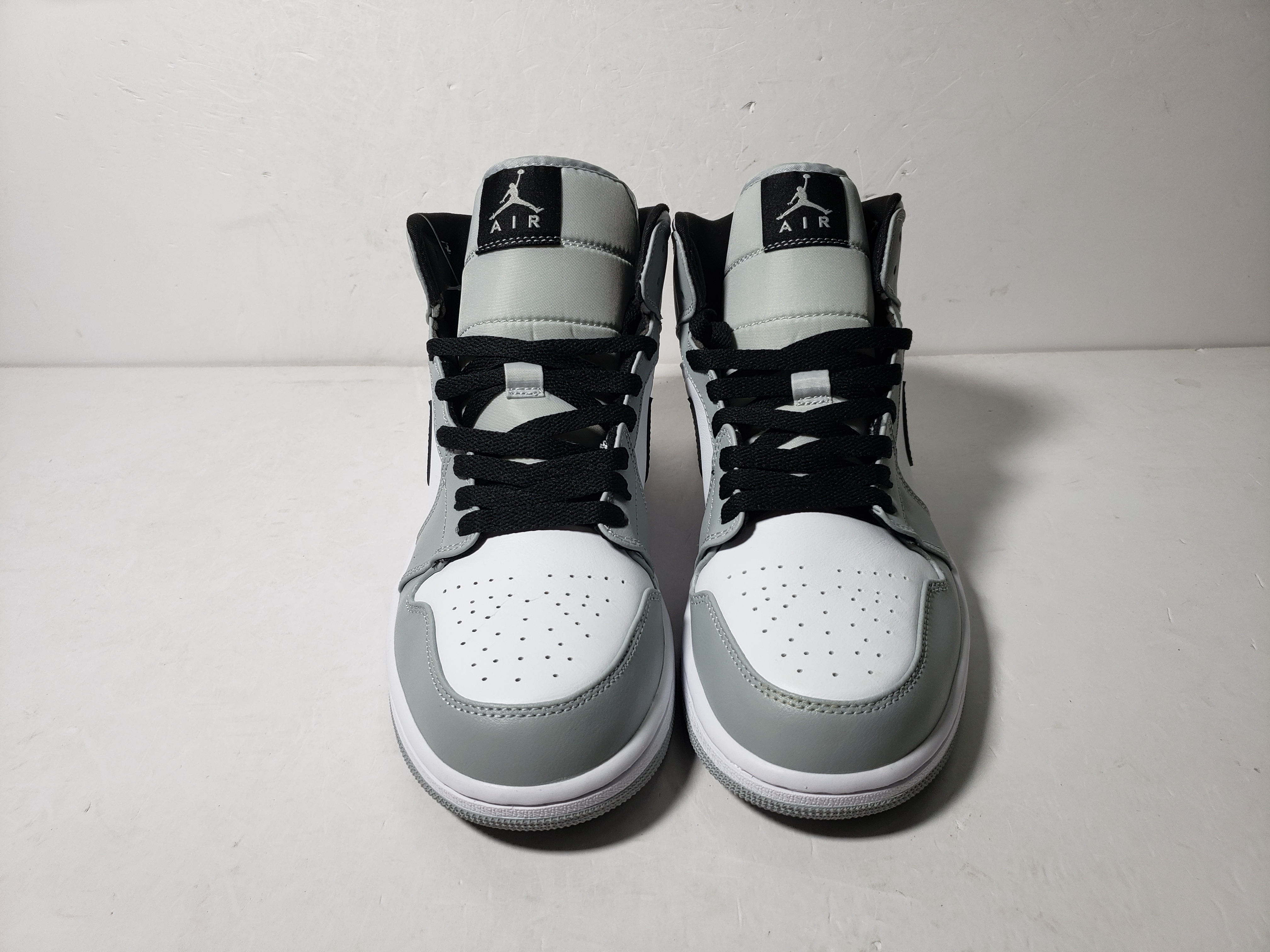 LJR Batch Air Jordan 1 Mid Light Smoke Grey 554724-092 review stockxkicks 02