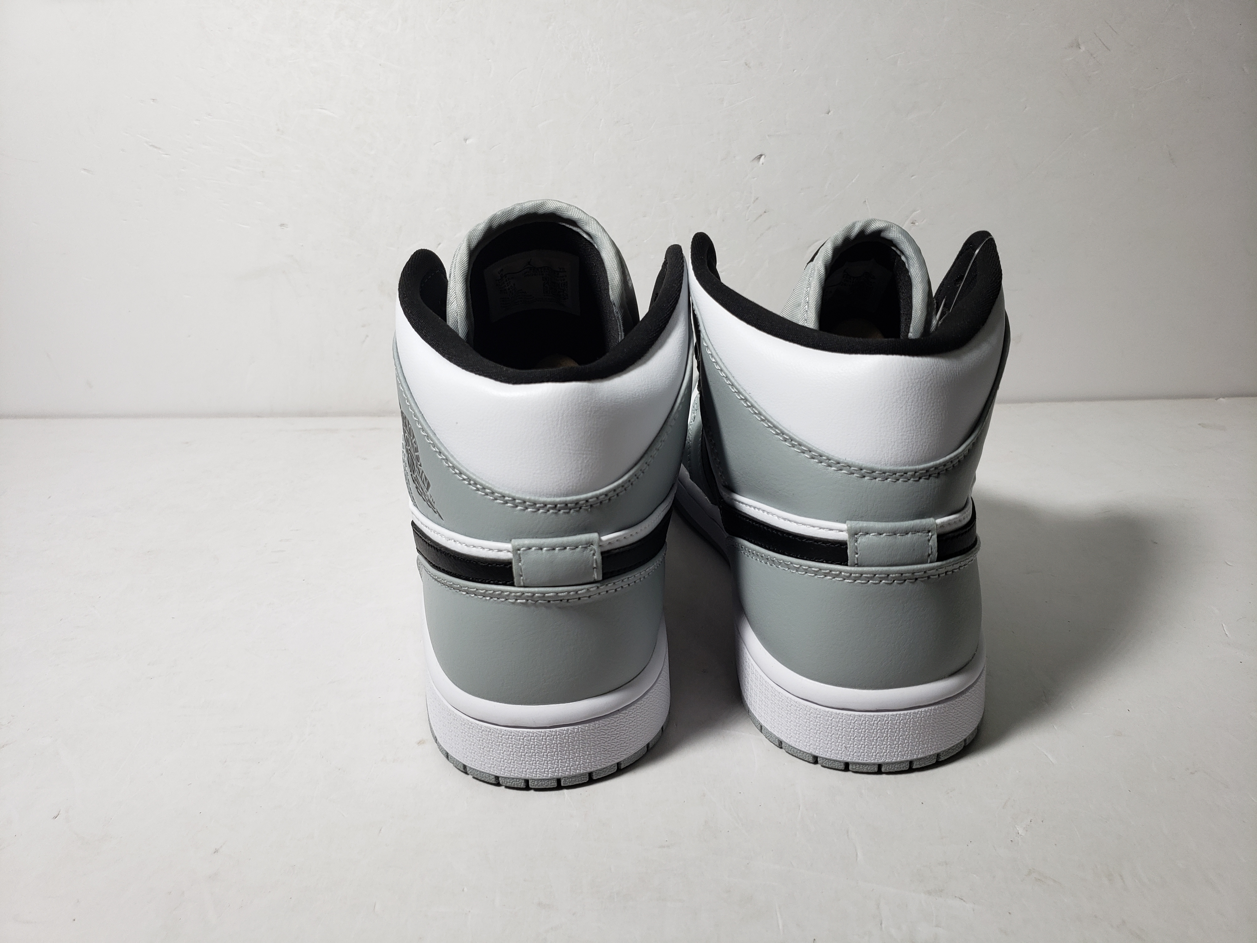 LJR Batch Air Jordan 1 Mid Light Smoke Grey 554724-092 review stockxkicks 01
