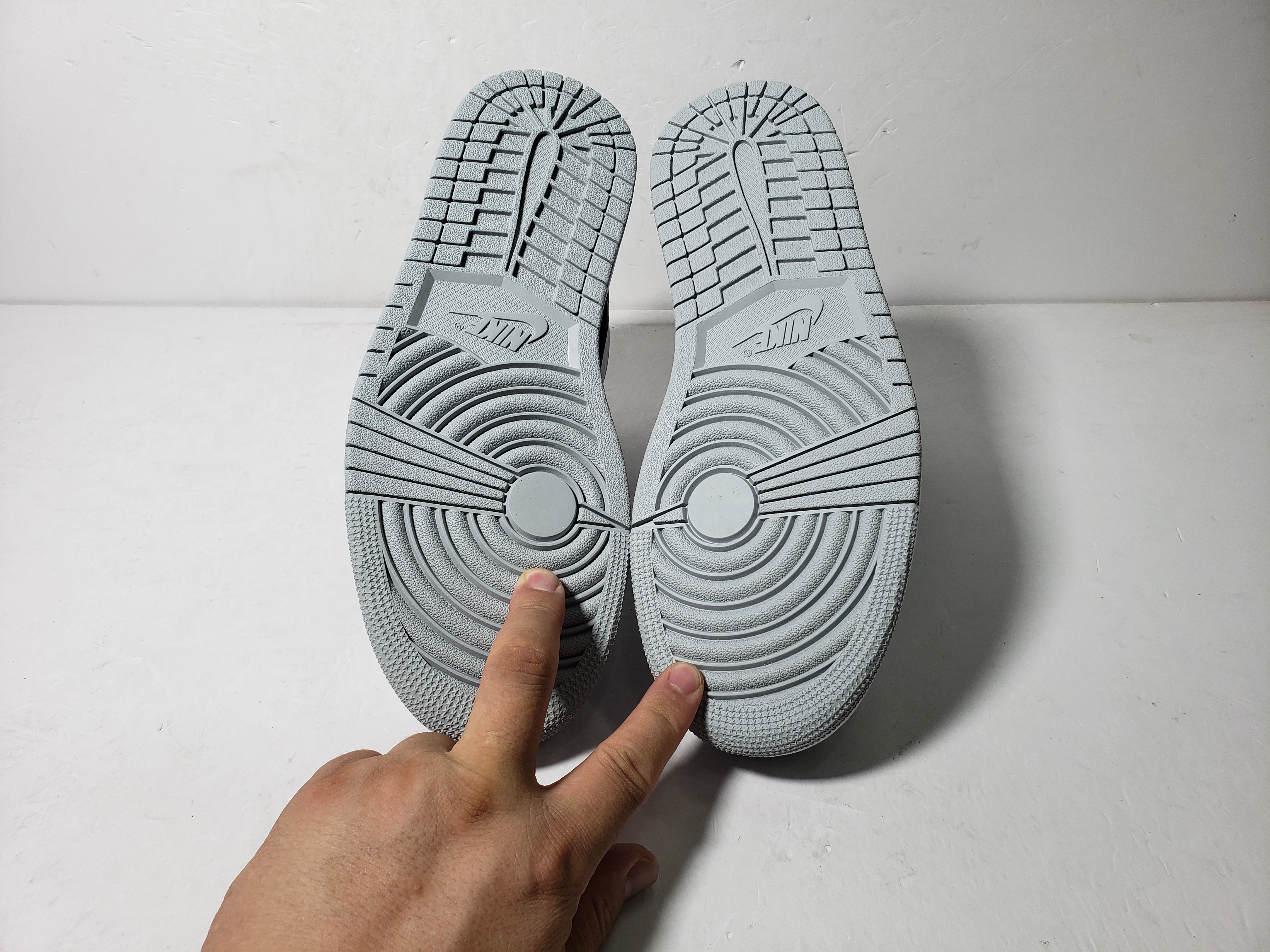 LJR Batch Air Jordan 1 Mid Light Smoke Grey 554724-092 review stockxkicks 05