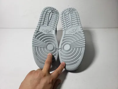LJR Batch Air Jordan 1 Mid Light Smoke Grey 554724-092 review stockxkicks 05