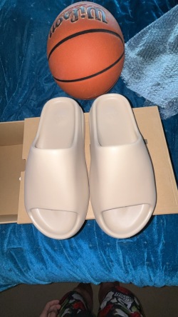 PK God Batch adidas Yeezy Slide Pure (First Release) GZ5554 review Escher 02