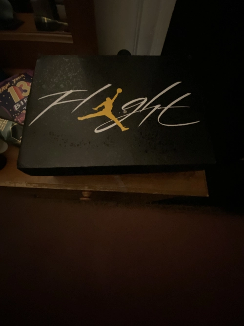 Special offer Batch Air Jordan 4 Thunder DH6927-017 review 