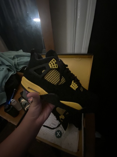 Special offer Batch Air Jordan 4 Thunder DH6927-017 review trevon 02