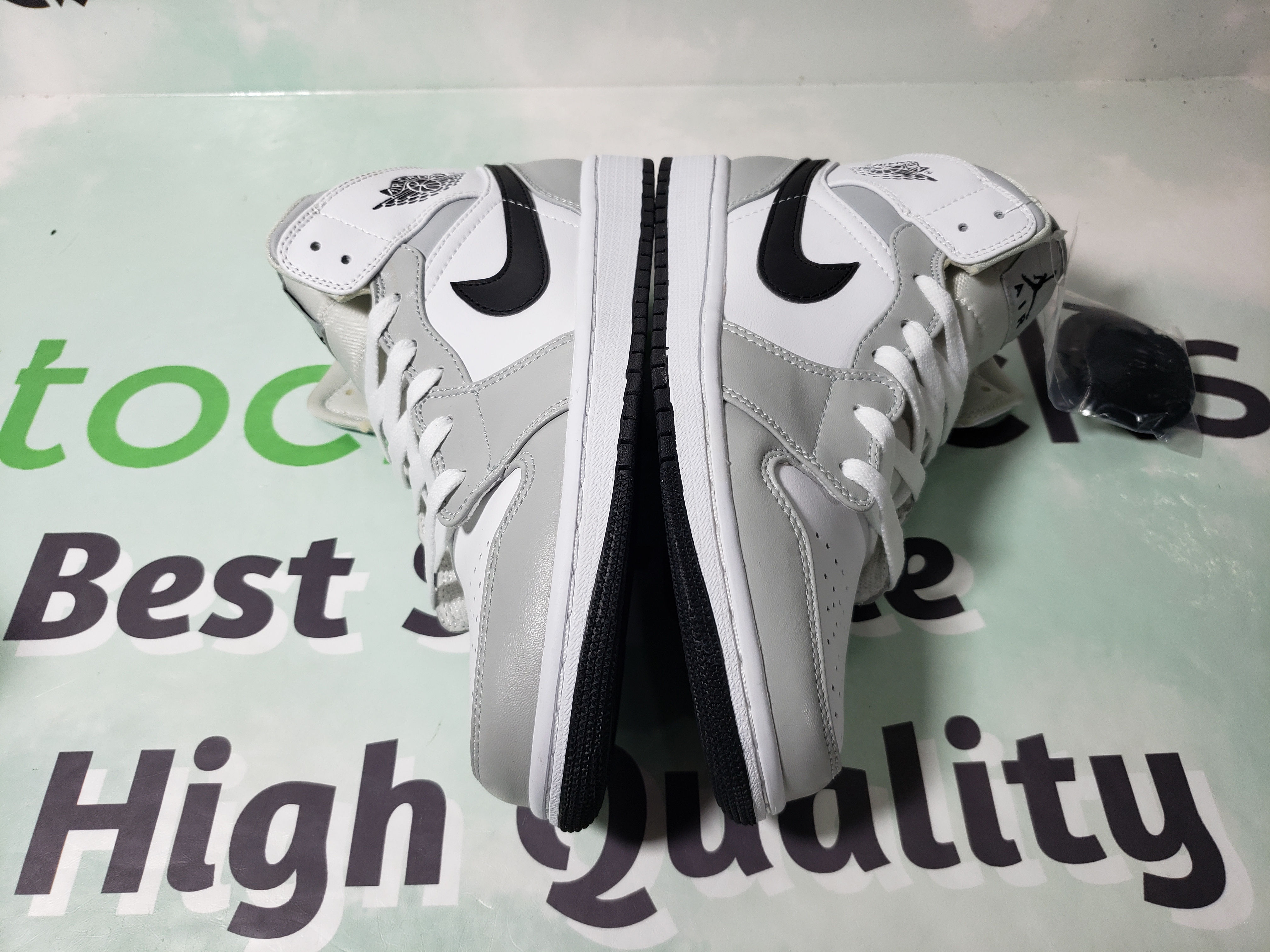 LJR Batch Air Jordan 1 Mid Light Smoke Grey (W) BQ6472-015 review stockxkicks 03