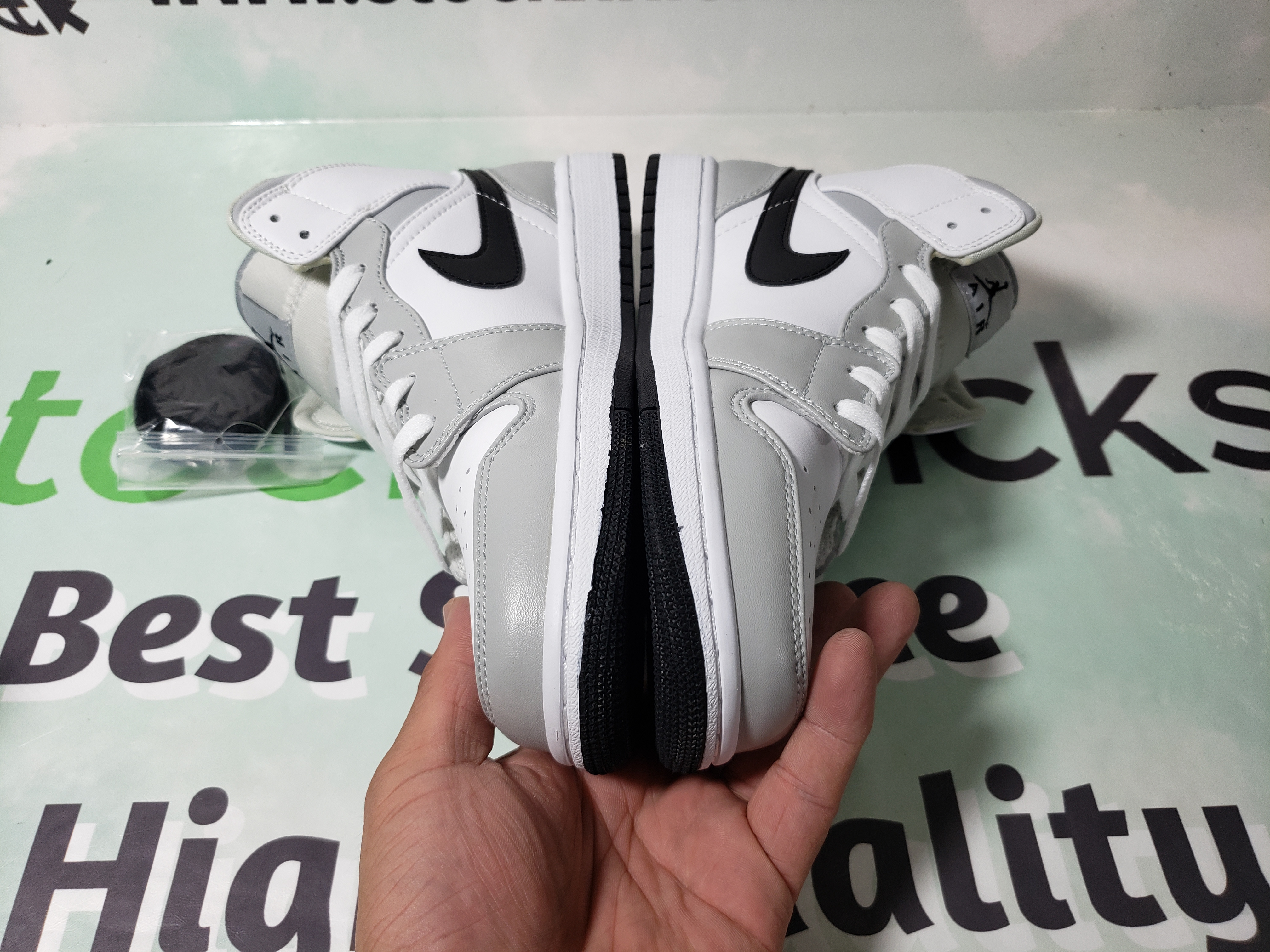 LJR Batch Air Jordan 1 Mid Light Smoke Grey (W) BQ6472-015 review stockxkicks 02