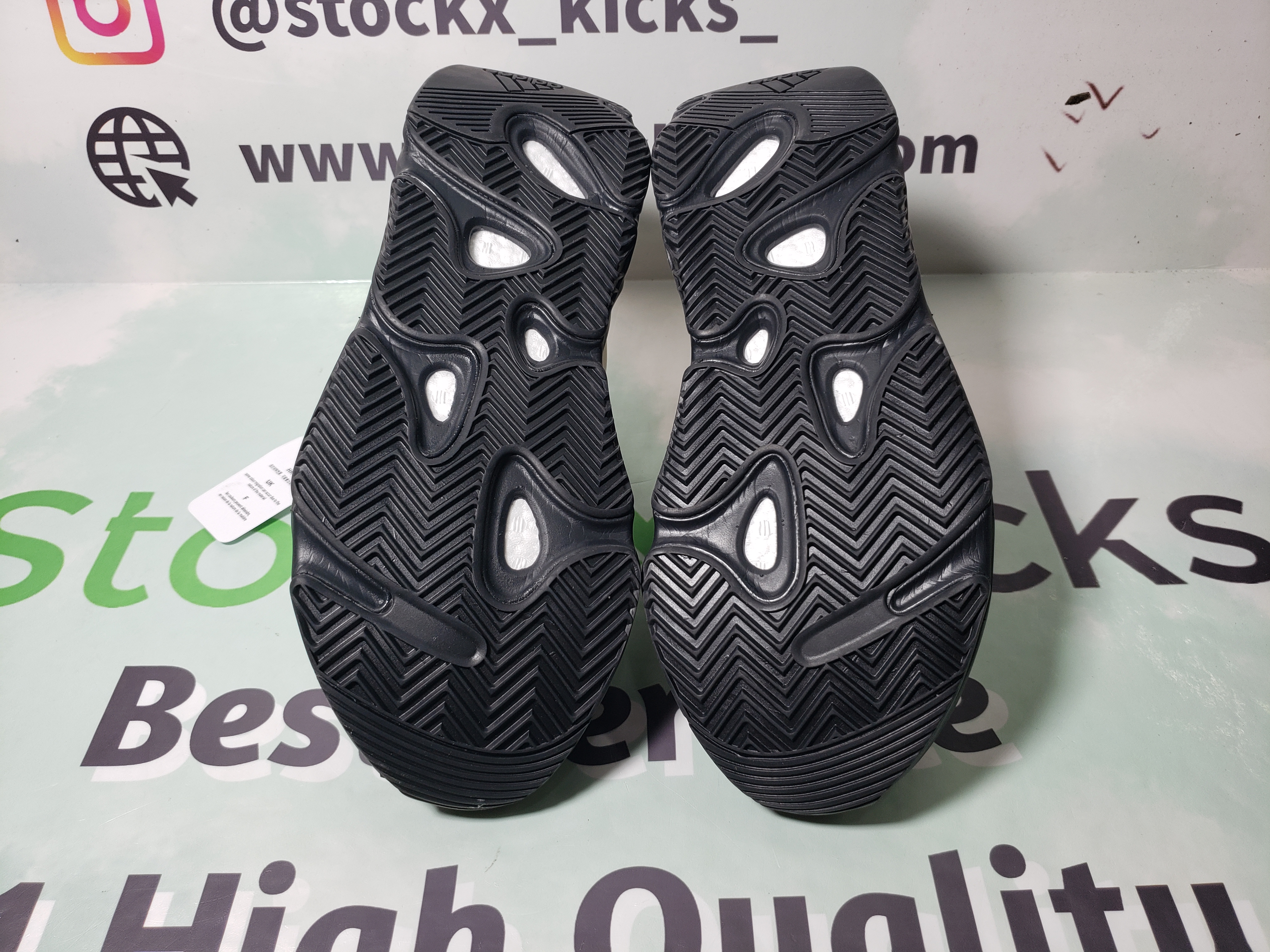 LJR Batch adidas Yeezy Boost 700 MNVN Black Beige FV3729 review stockxkicks 04