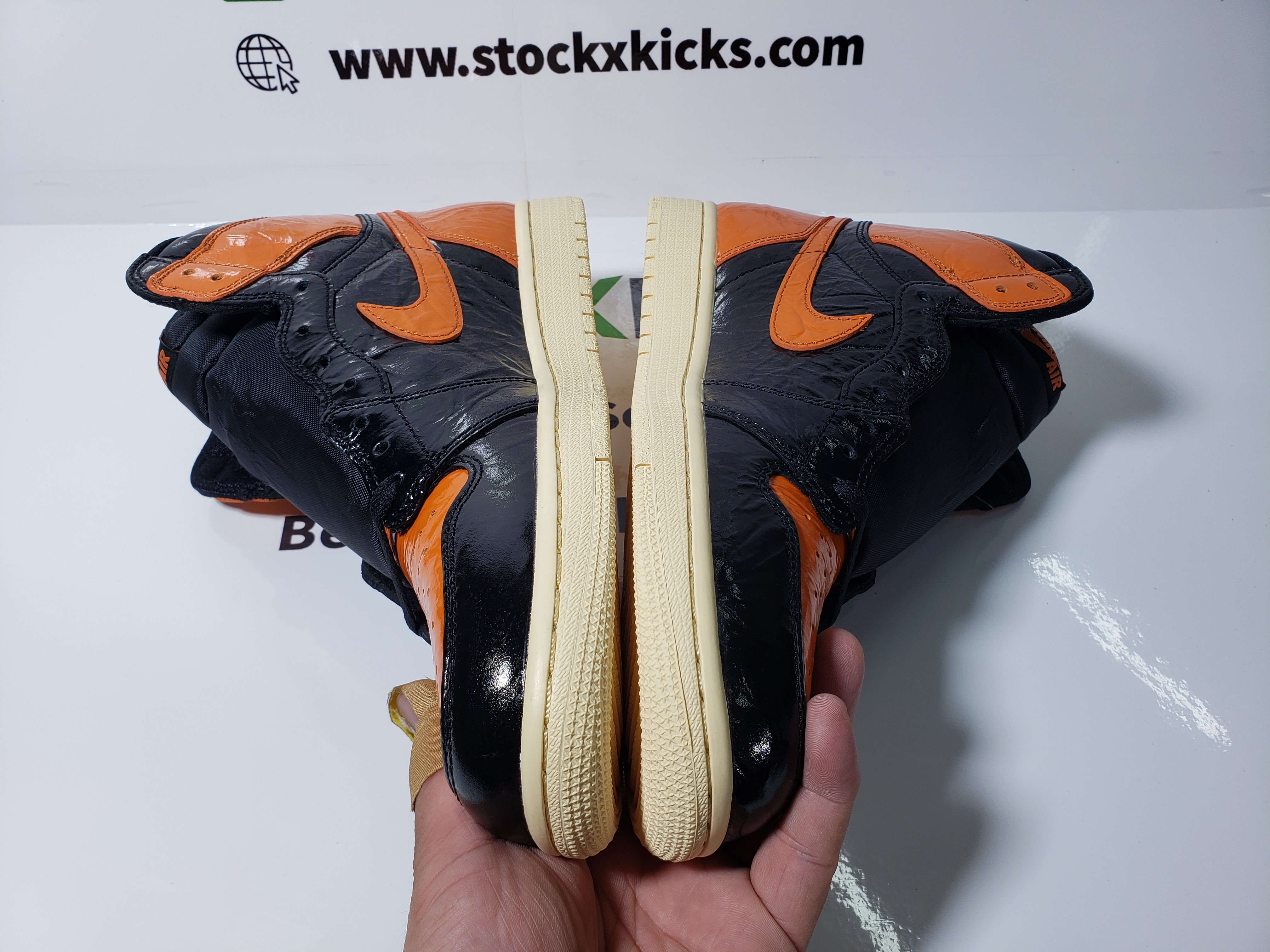 H12 Batch Air Jordan 1 Retro High Shattered Backboard 3.0 555088-028 review stockxkicks 02