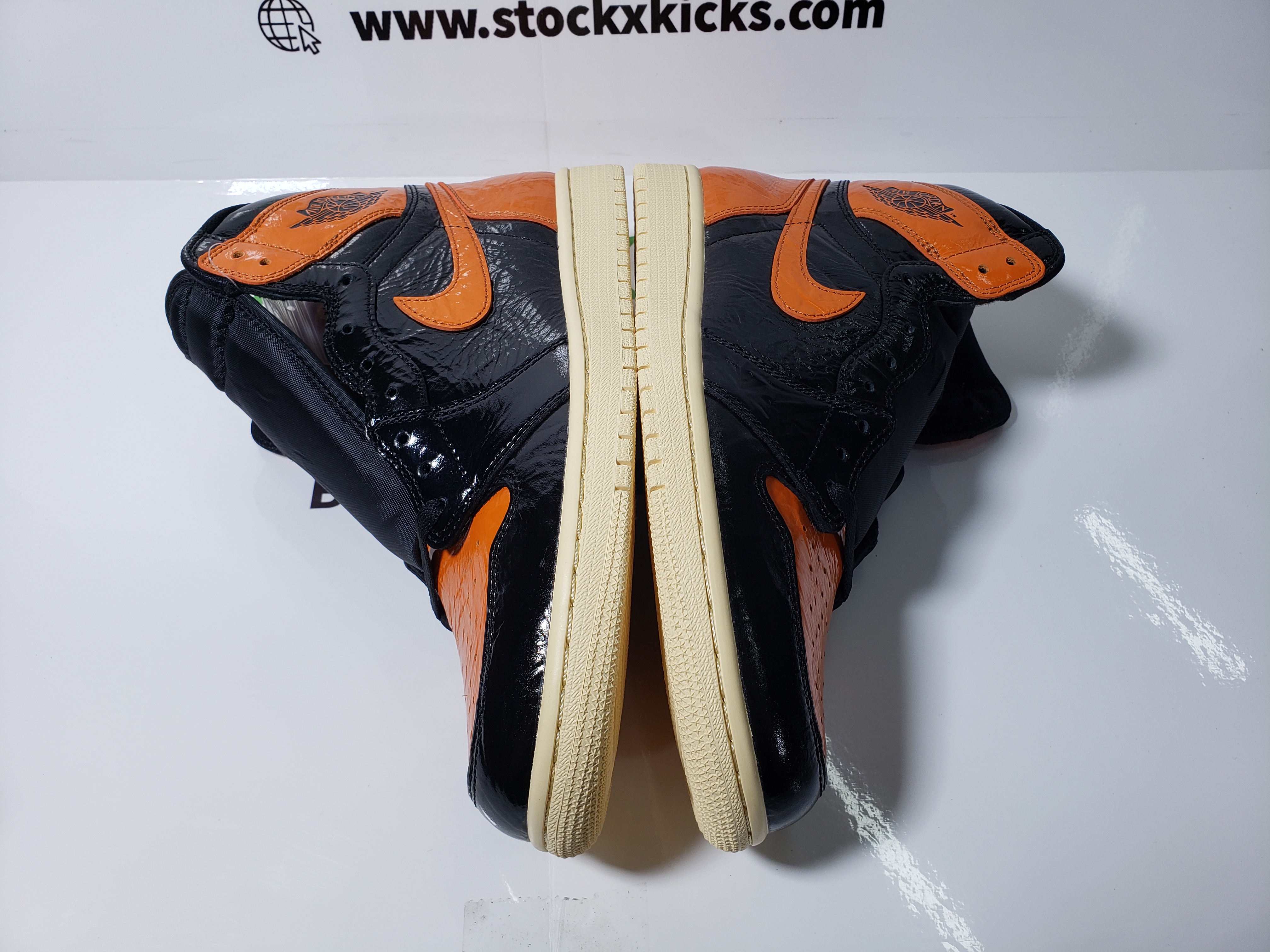 H12 Batch Air Jordan 1 Retro High Shattered Backboard 3.0 555088-028 review stockxkicks 03