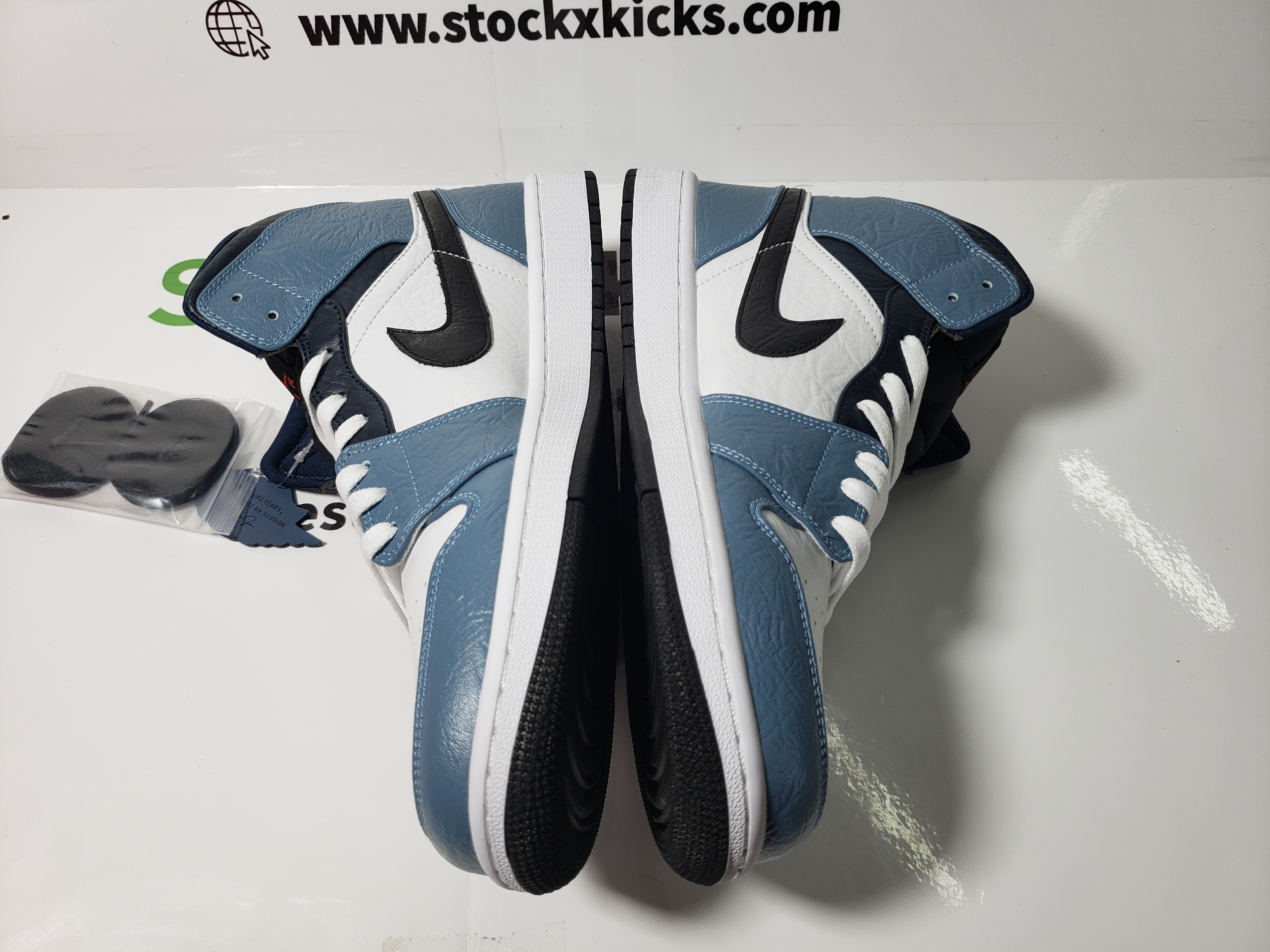 LJR Batch Air Jordan 1 Mid Fearless Facetasm CU2802-100 review stockxkicks 02