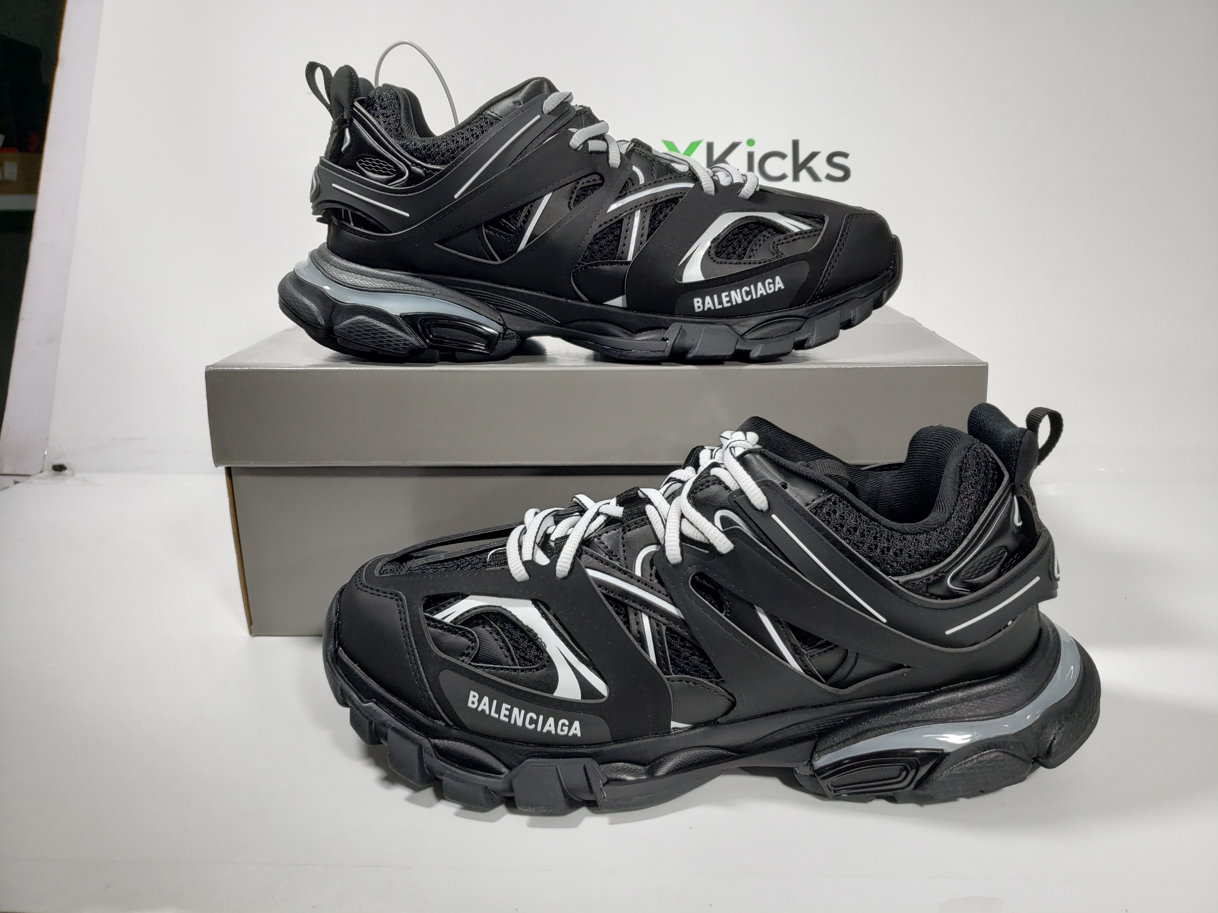 Balenciaga Track Tess Black And White (LED) 542023 W1GB1 2045 review stockxkicks 03