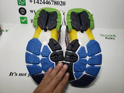 Balenciaga Runner Multicolor 677403W3RB68123 review stockxkicks 03