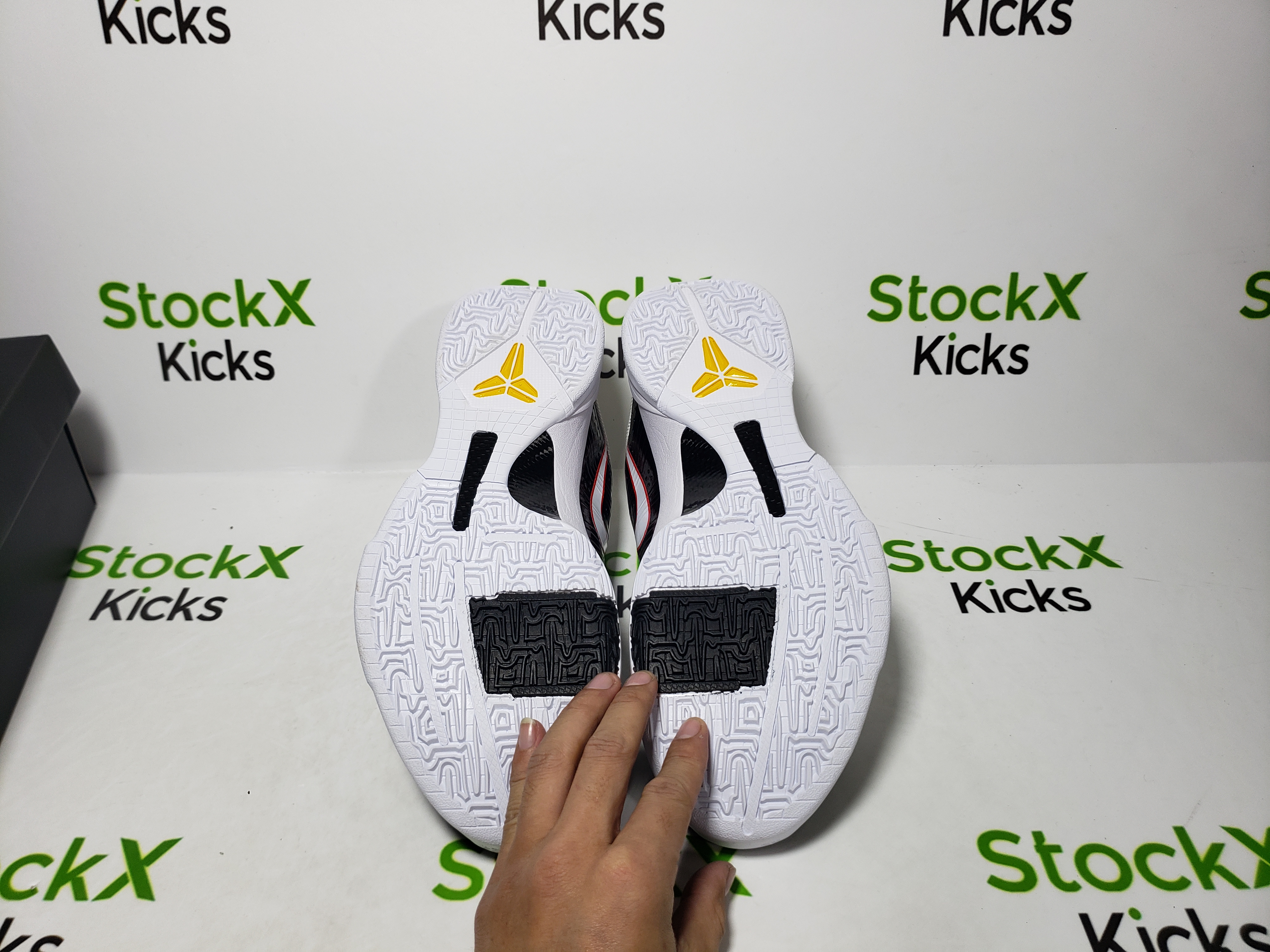 Nike Kobe 5 Protro Bruce Lee Alternate CD4991-101 review stockxkicks 04