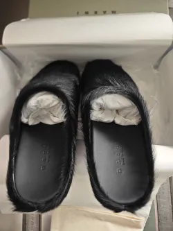 Marni Black LONG-HAIR CALFSKIN FUSSBETT SABOT Slide SBMR000600P412200N99 review Lydia Nguyen 02