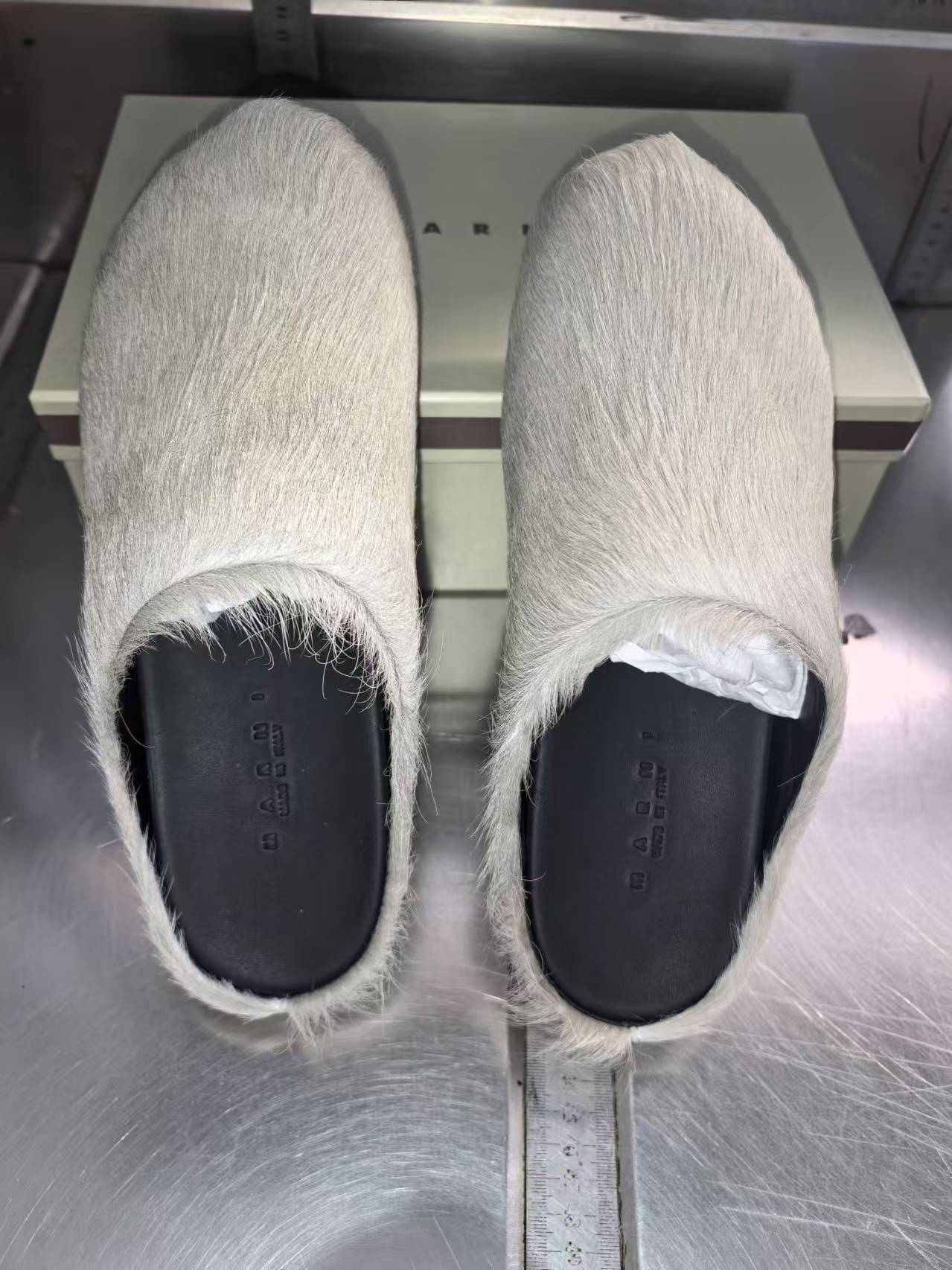 Marni White LONG-HAIR CALFSKIN FUSSBETT SABOT Slide SBMR000600P412200N31 review Shawn Dalton 01