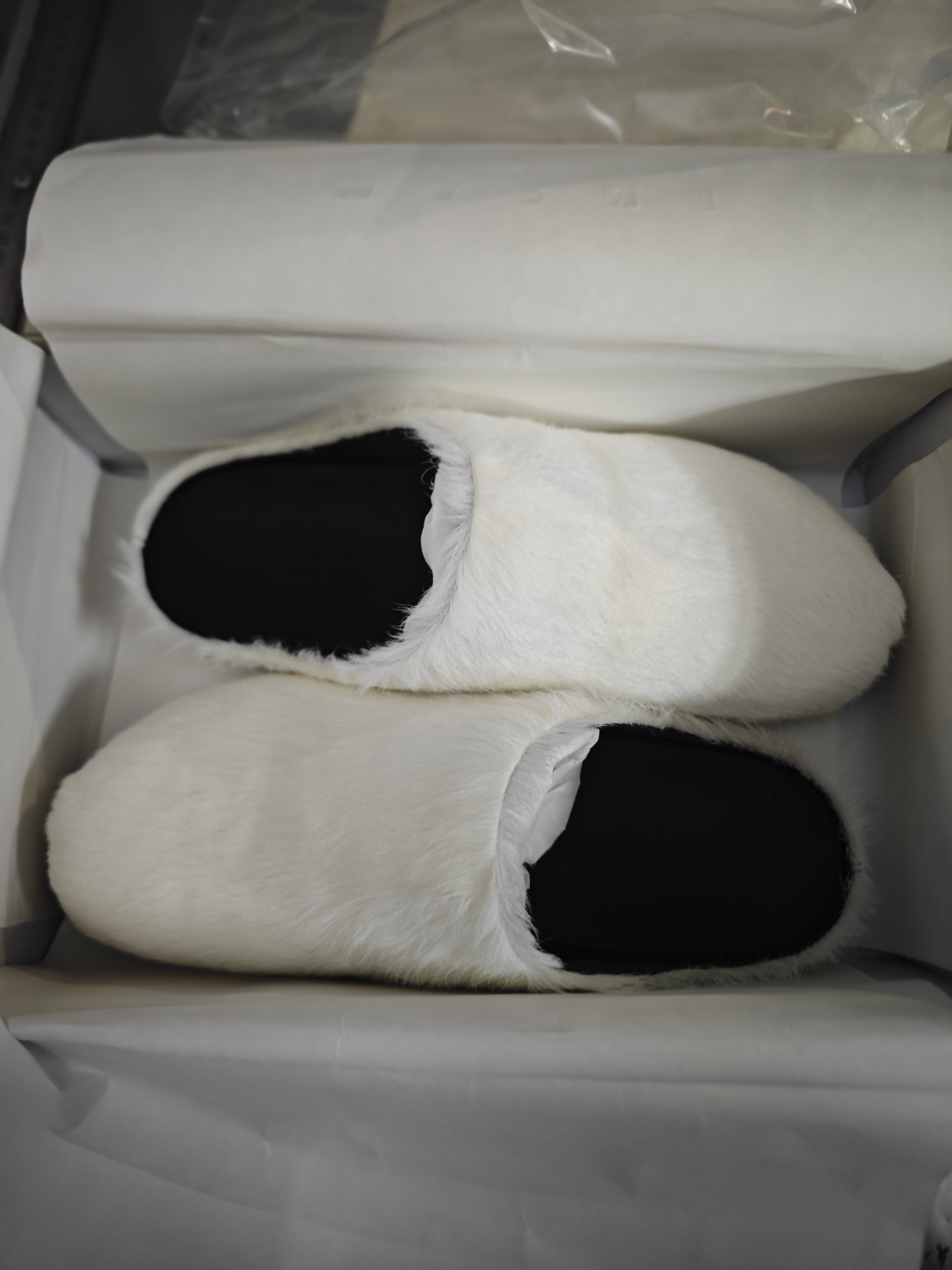 Marni White LONG-HAIR CALFSKIN FUSSBETT SABOT Slide SBMR000600P412200N31 review Shawn Dalton 00