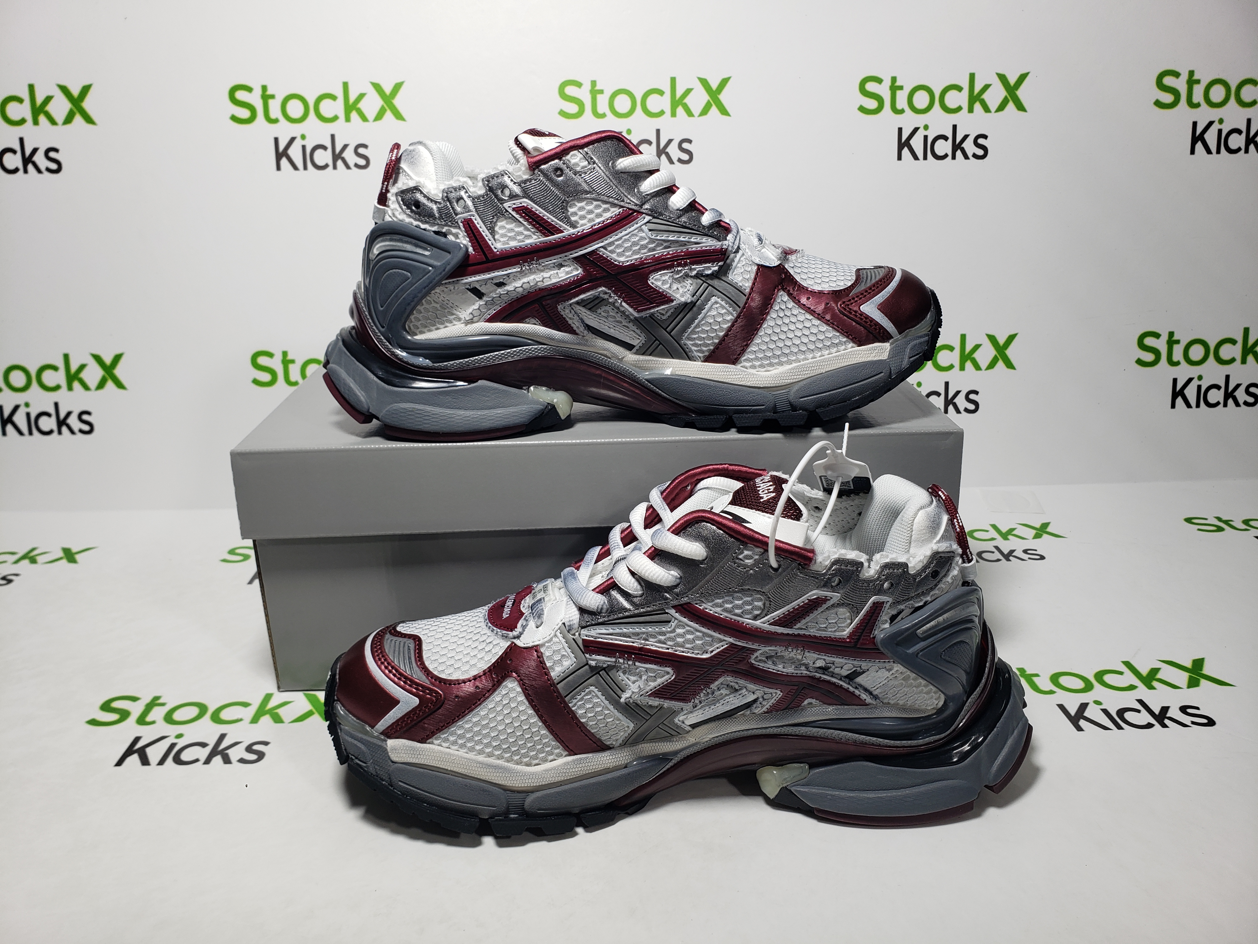 Balenciaga Runner Sneaker White Wine Red 677403 W3RB3 9069 review Mikel 02