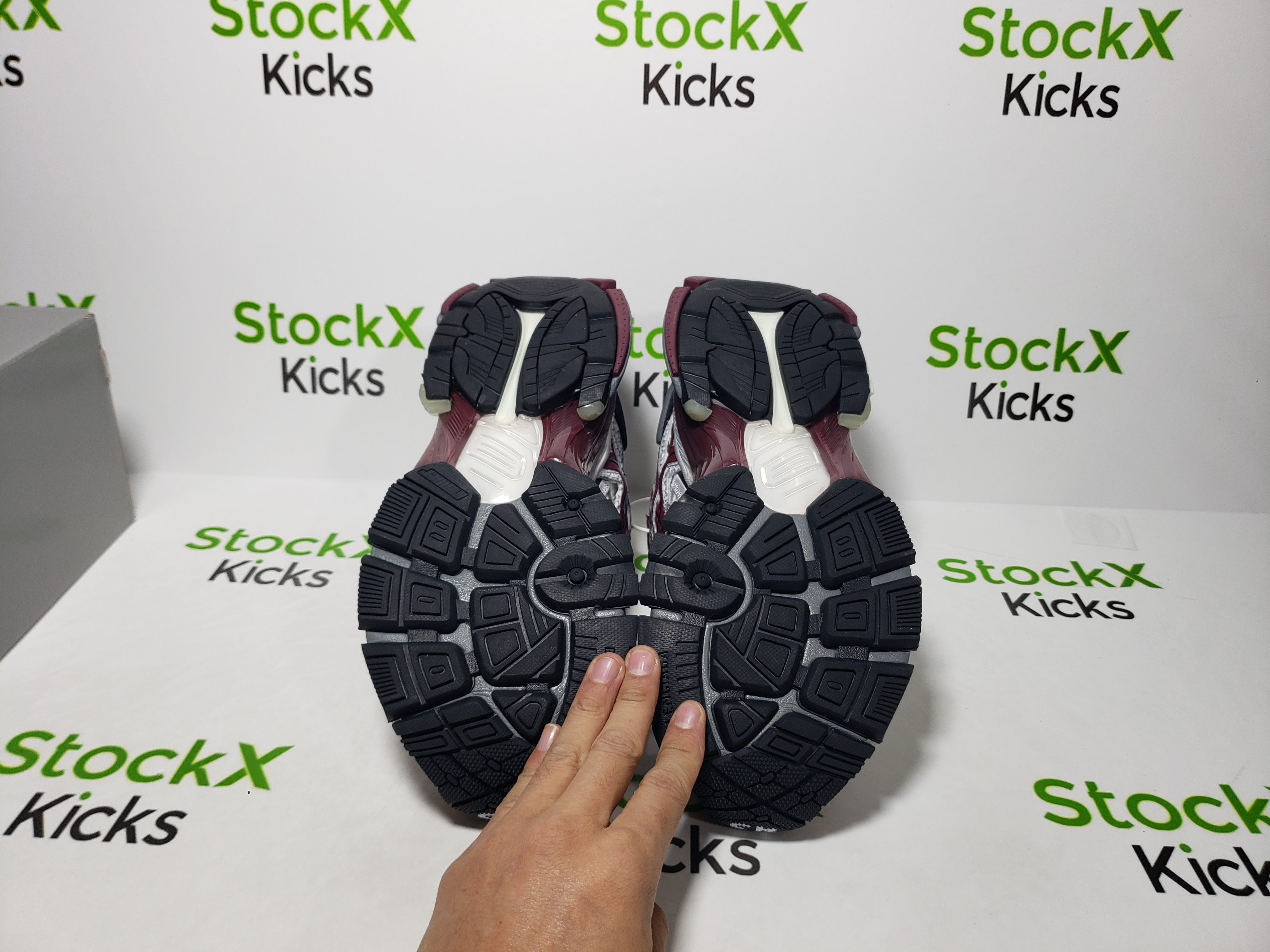 Balenciaga Runner Sneaker White Wine Red 677403 W3RB3 9069 review Mikel 05