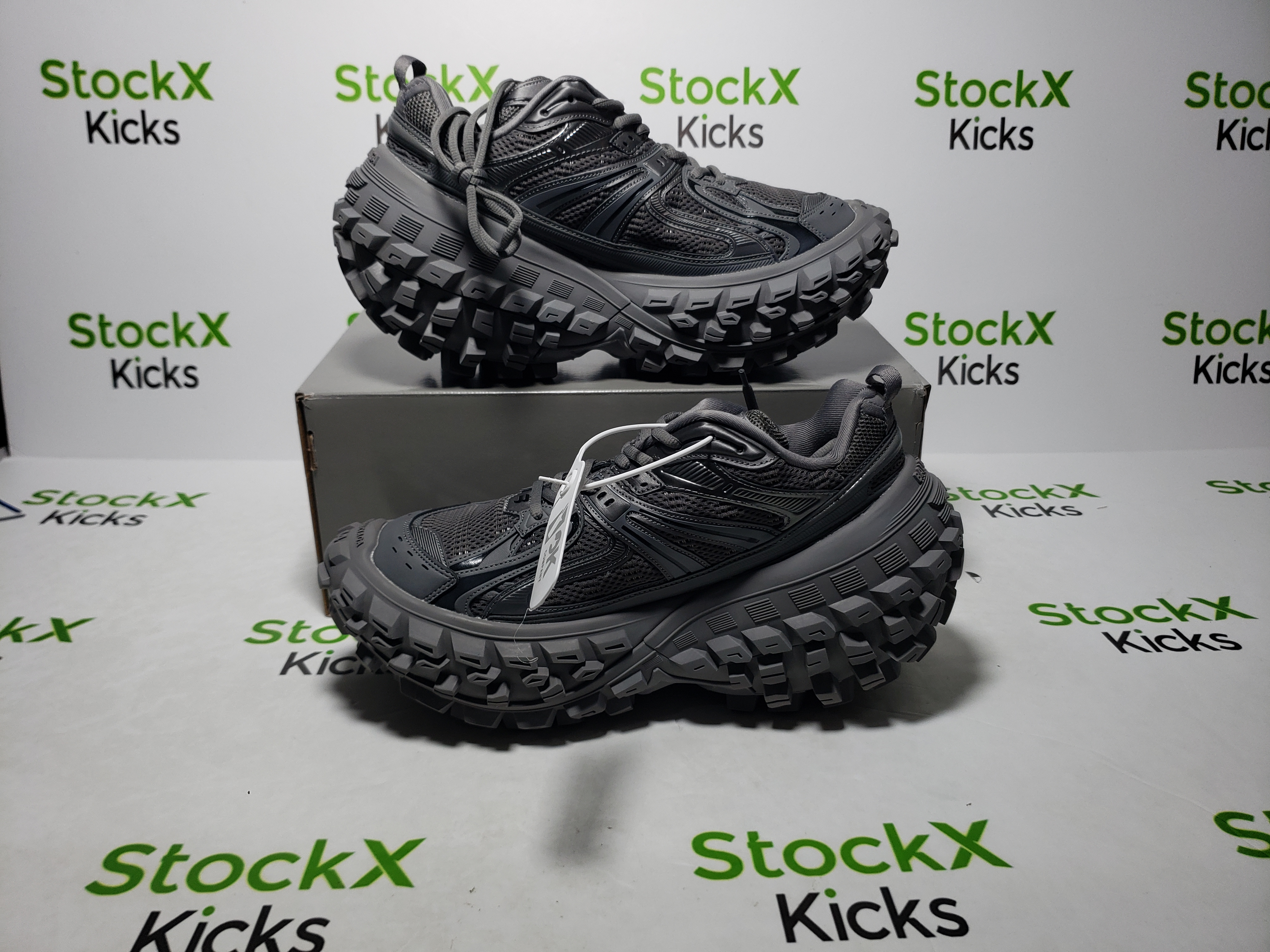 Balenciaga Defender Black Gray 685611 W2RA6 3000 review Michael Jordan 01