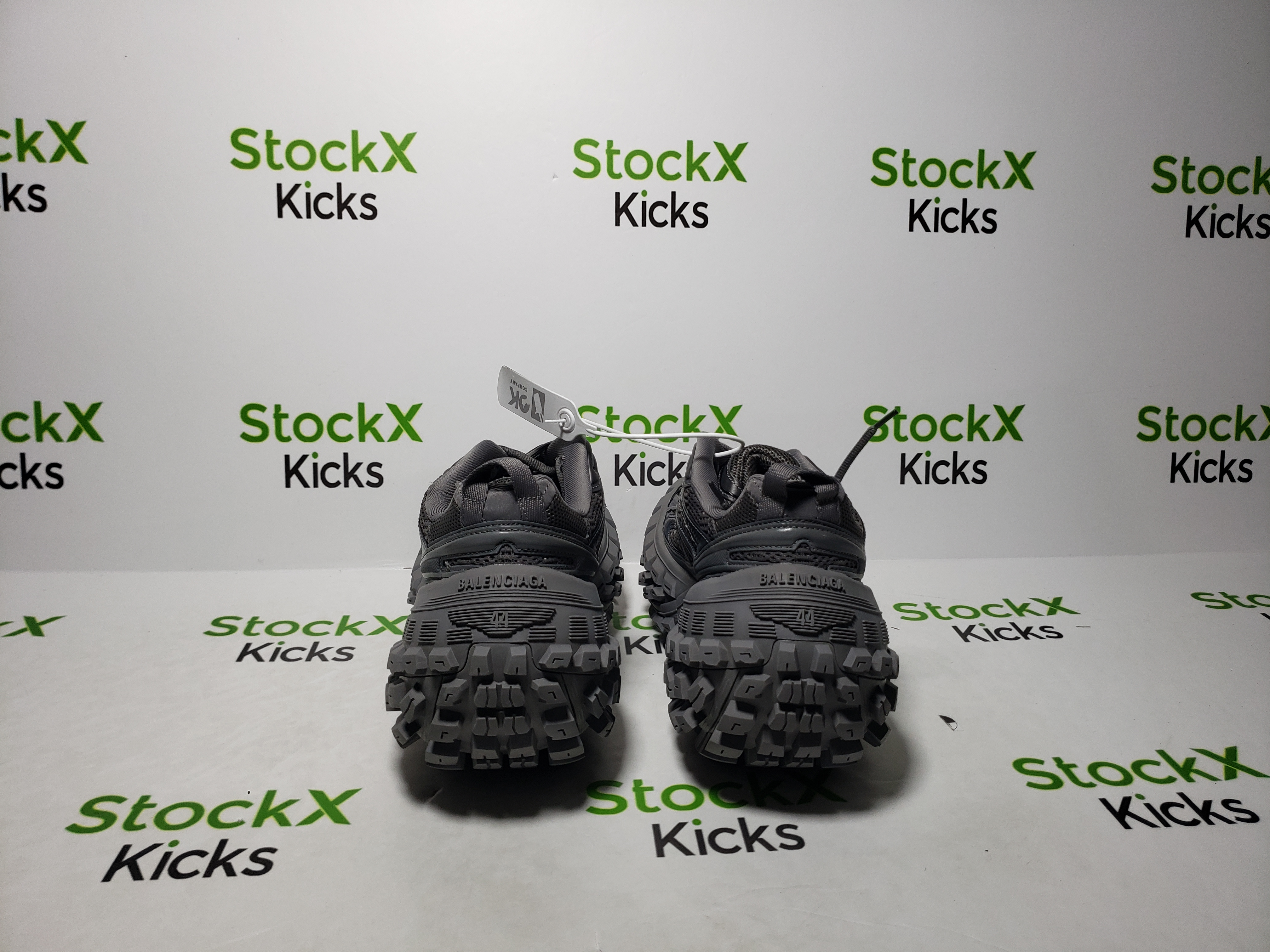 Balenciaga Defender Black Gray 685611 W2RA6 3000 review Michael Jordan 02