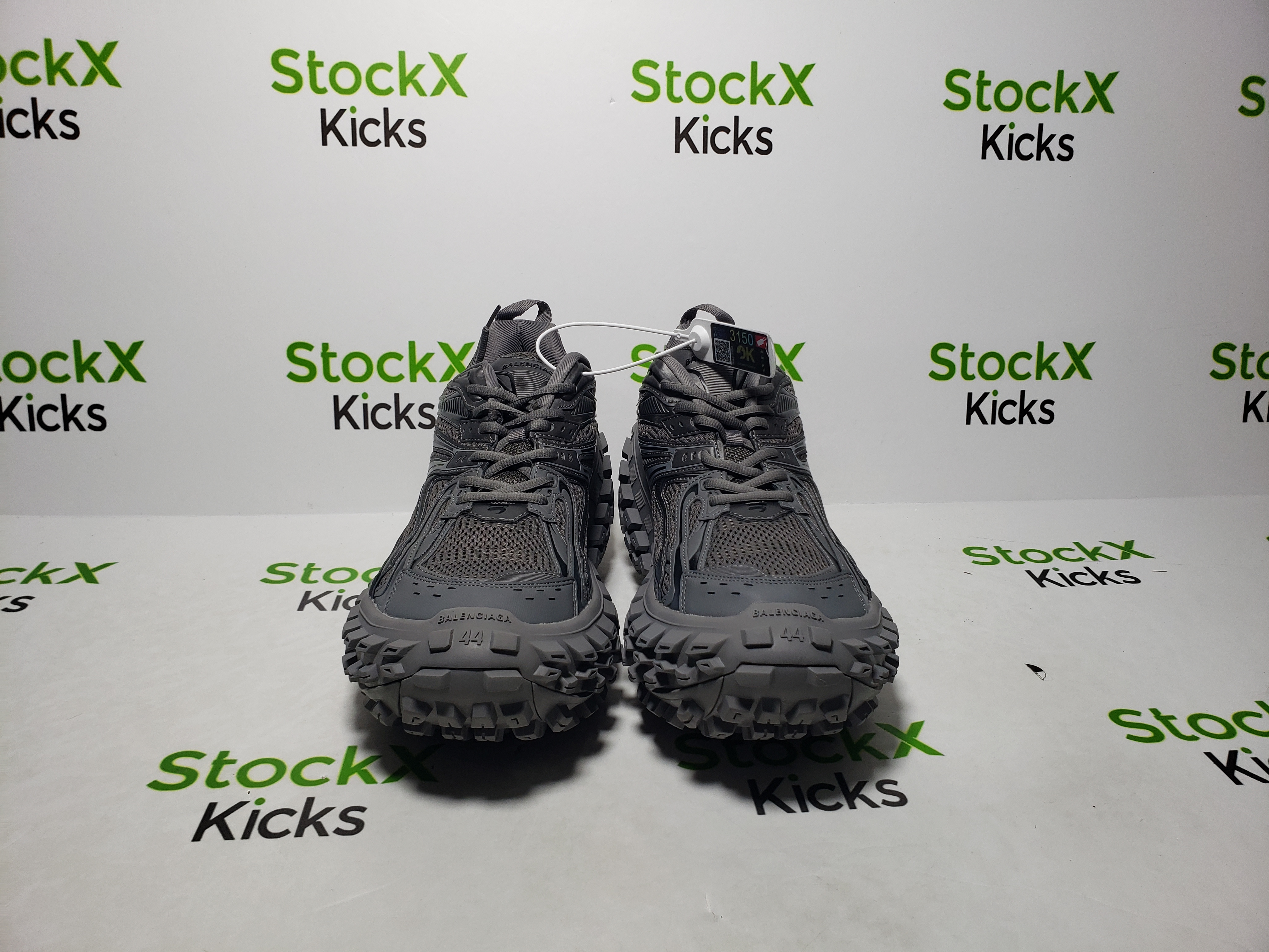 Balenciaga Defender Black Gray 685611 W2RA6 3000 review Michael Jordan 03