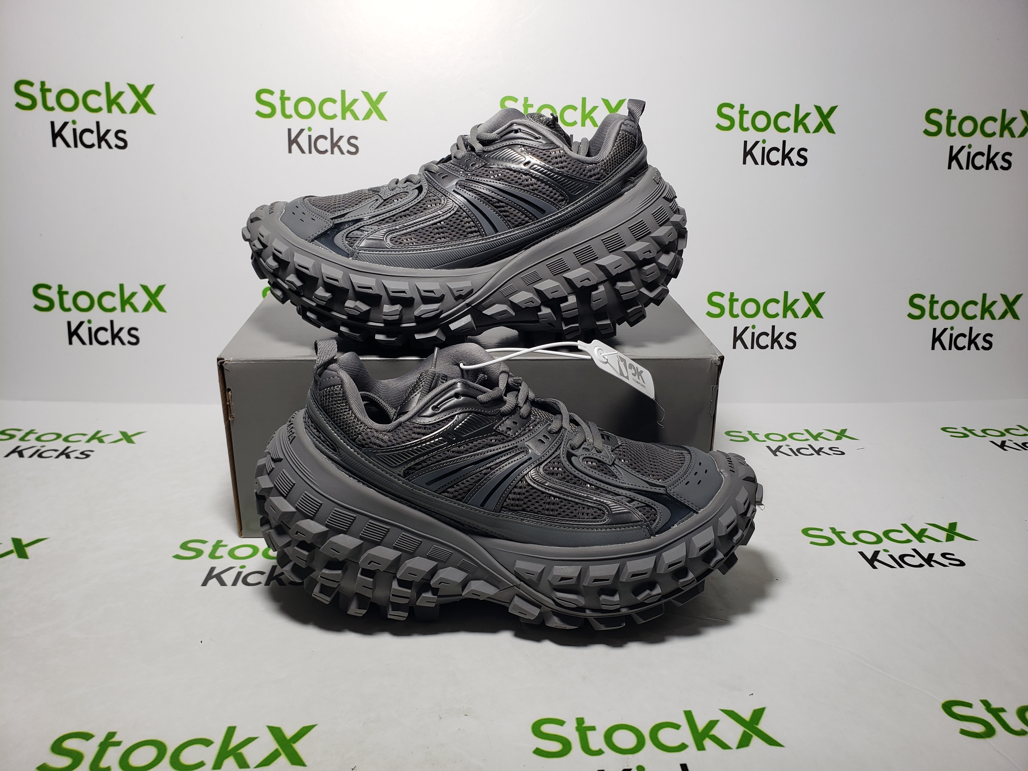 Balenciaga Defender Black Gray 685611 W2RA6 3000 review Michael Jordan 04