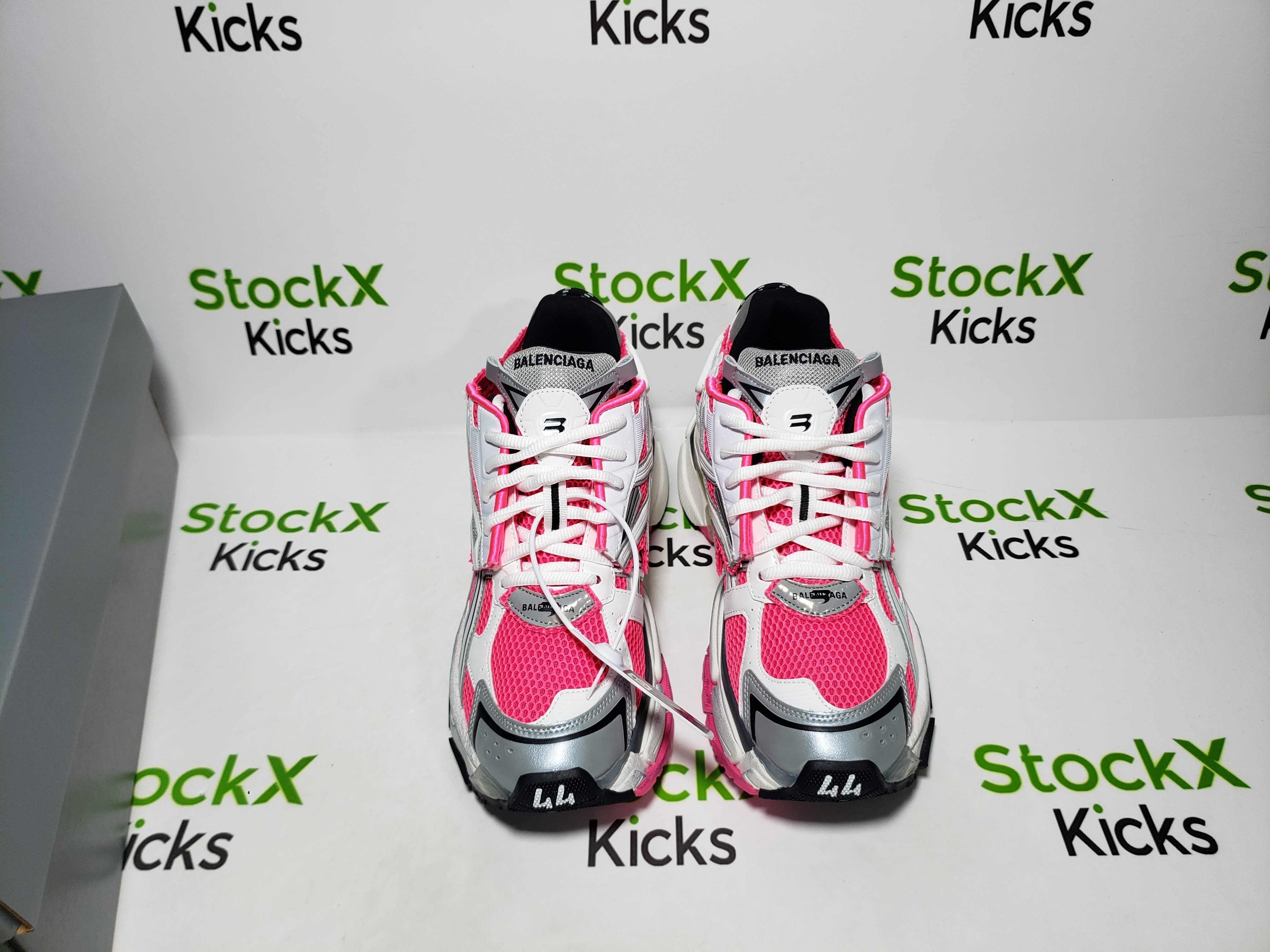 Balenciaga Runner White Fluo Pink 677402 W3RBN 9155 review stockxkicks 01