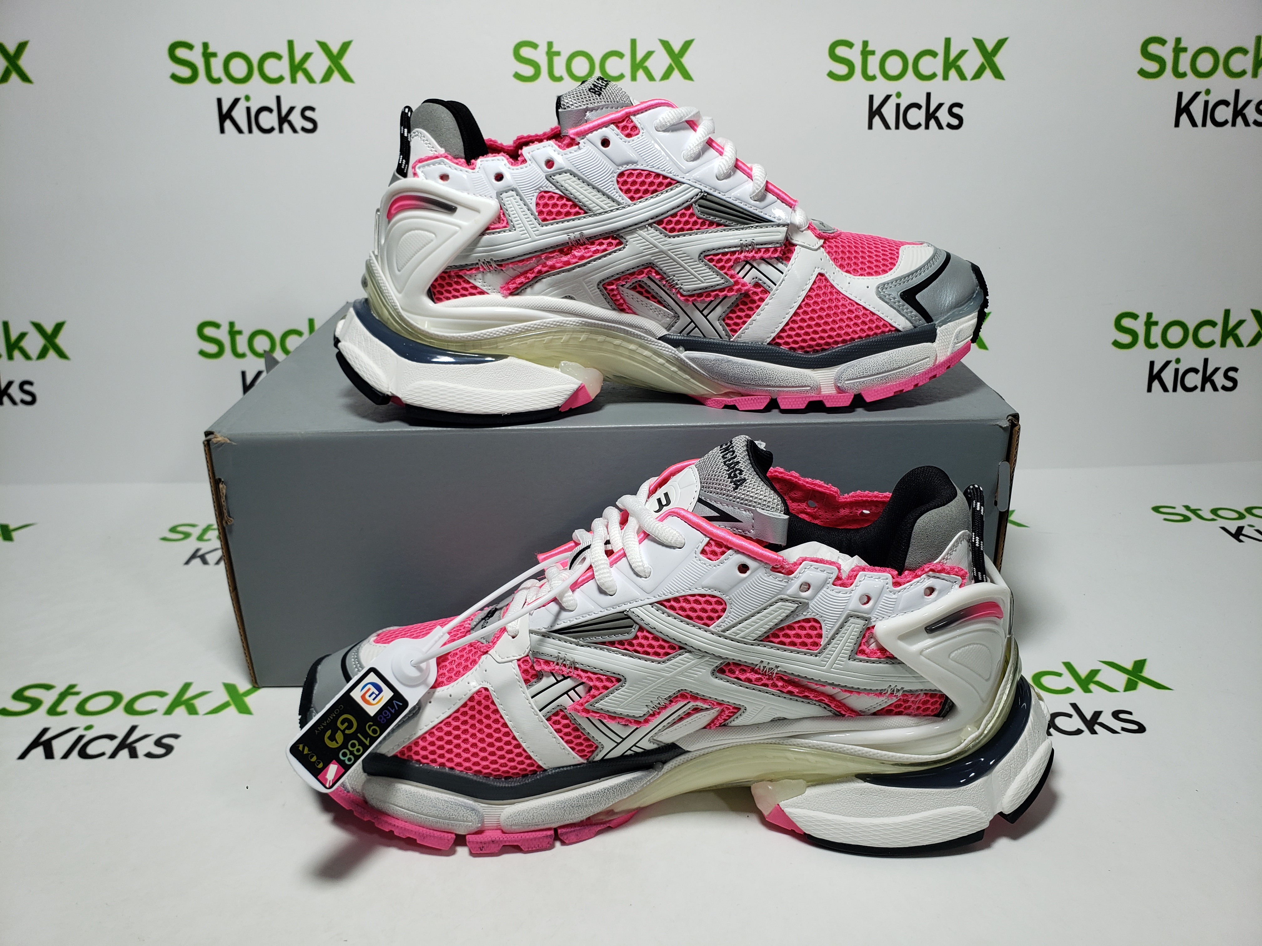 Balenciaga Runner White Fluo Pink 677402 W3RBN 9155 review stockxkicks 04