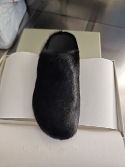 Marni Black LONG-HAIR CALFSKIN FUSSBETT SABOT Slide SBMR000600P412200N99 review Nnana 01