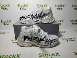 Balenciaga Runner White And Black Characters 677402 W3RBQ 9010 review fsldgjk 02