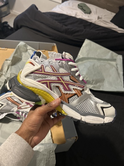 Balenciaga Runner Multicolor 677403W3RB68123 review Daylaun Shepard 01